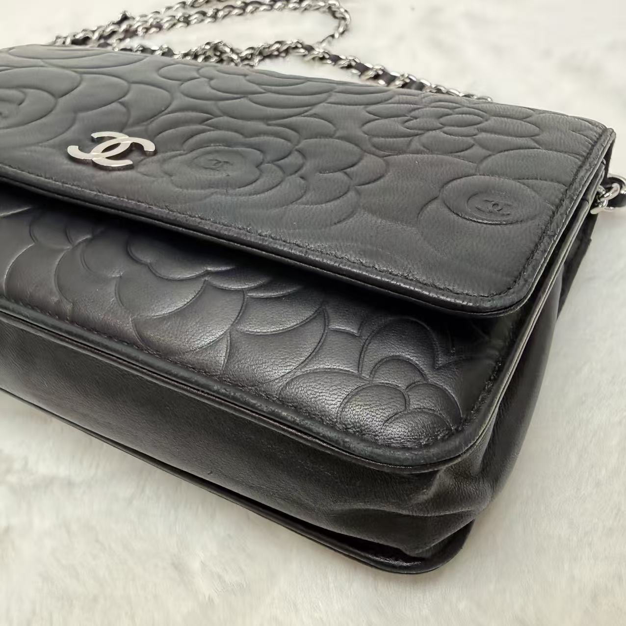 Chanel香奈兒Woc發財包 黑銀 山茶花壓紋 緞面山羊皮 經典熱門爆款鏈條斜挎單肩包 16開帶黑卡