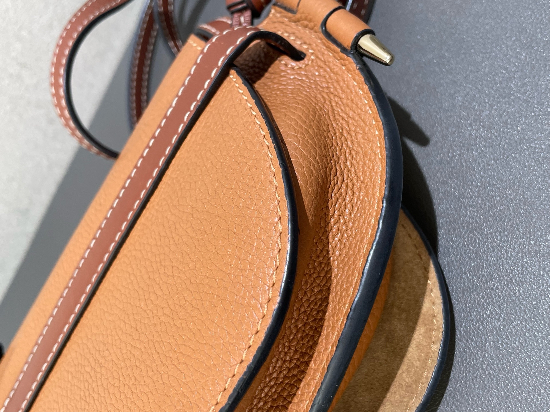 【預訂貨品】Loewe gate mini焦糖色