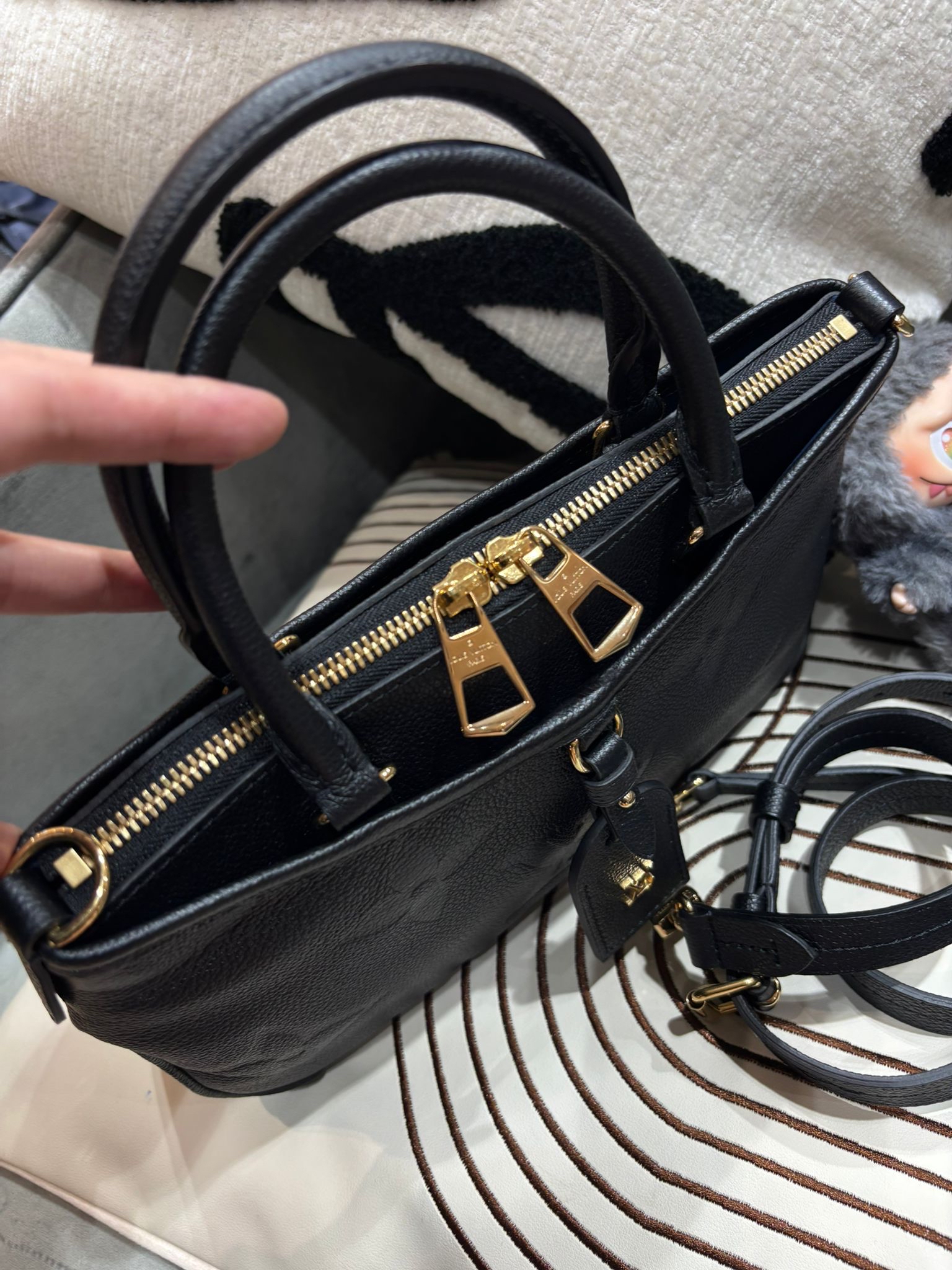 Lv Calfskin Monogram Empreinte Trianon PM 2 way bag M46488 100%Authentic, 99%New ✅Dust bag 