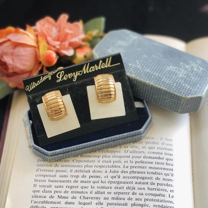 C.a. 1980s Levy-Martell Pearlized Square Resin Statement Clip Earrings on Original Card (MT1816-9)