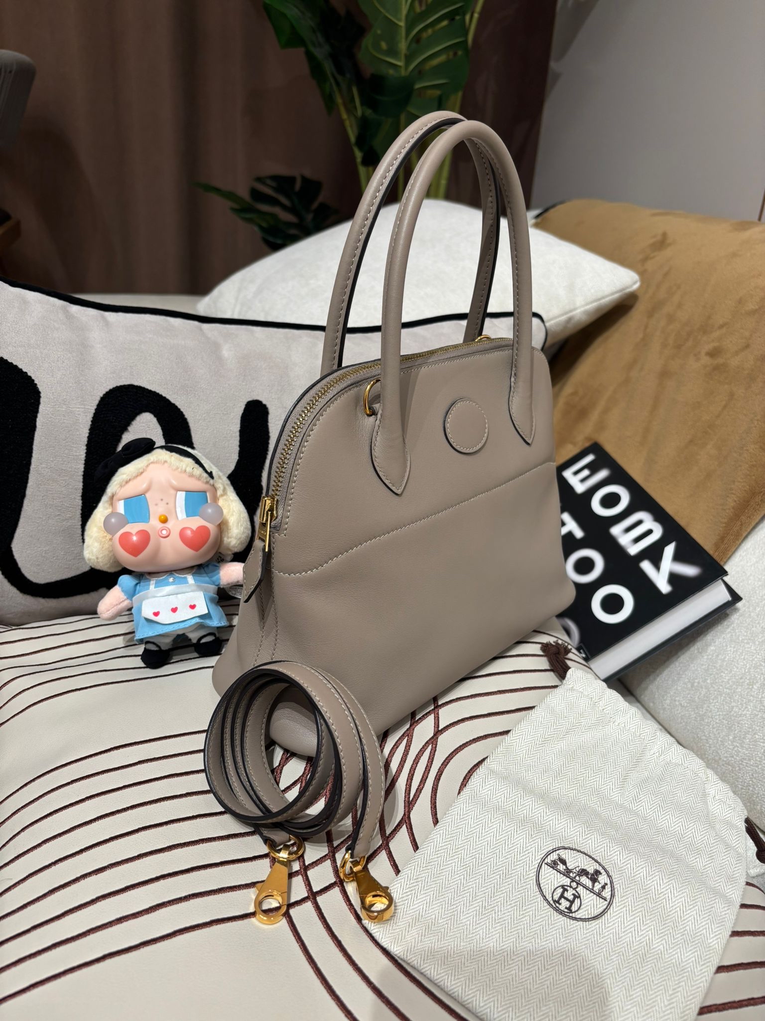 Hermes Bolide 27 Stamp A 銀行灰 100%Authentic, 98%New ✅Strap✅Dust bag