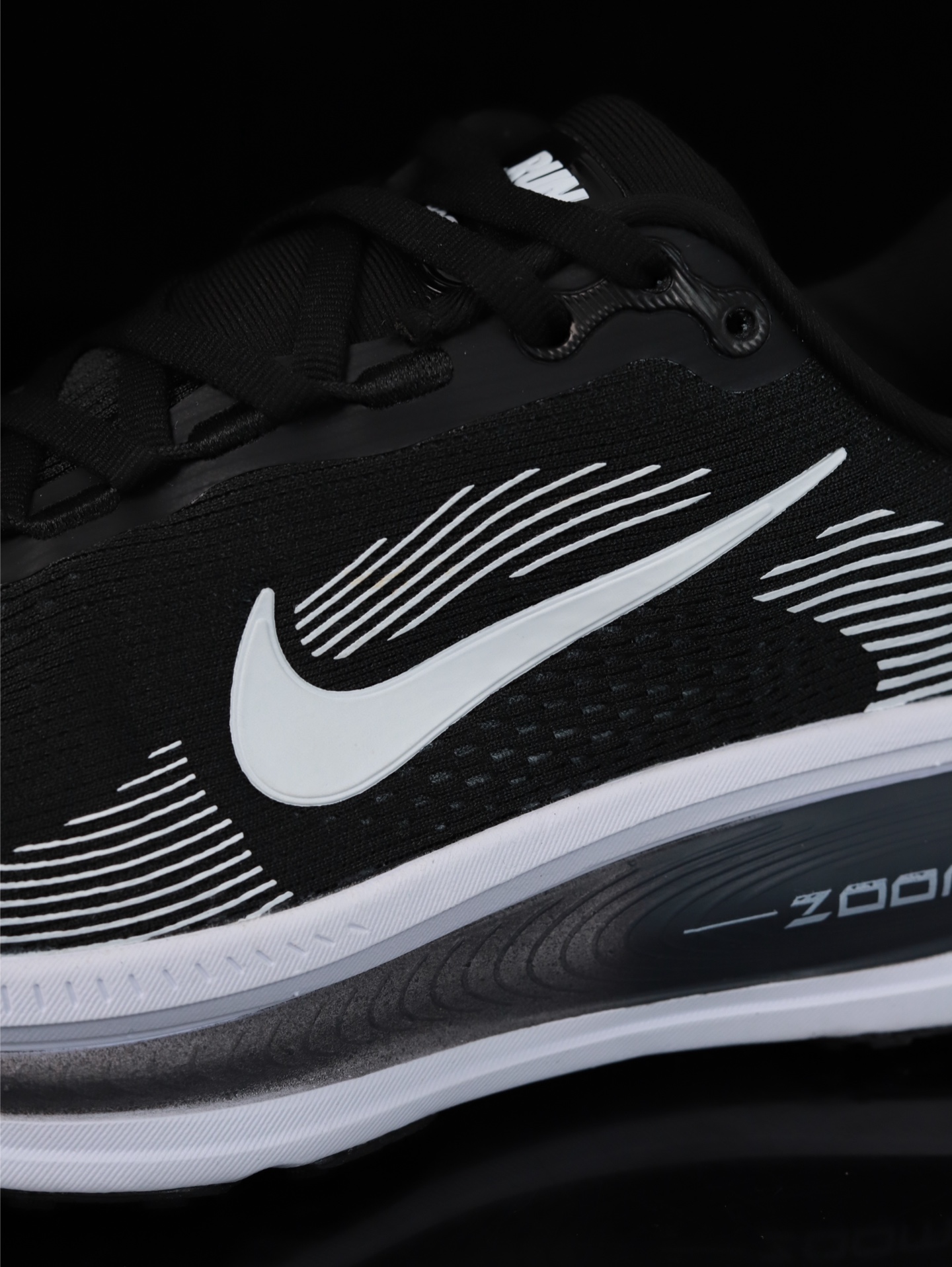 Nike Vomero 18 HM6803-007