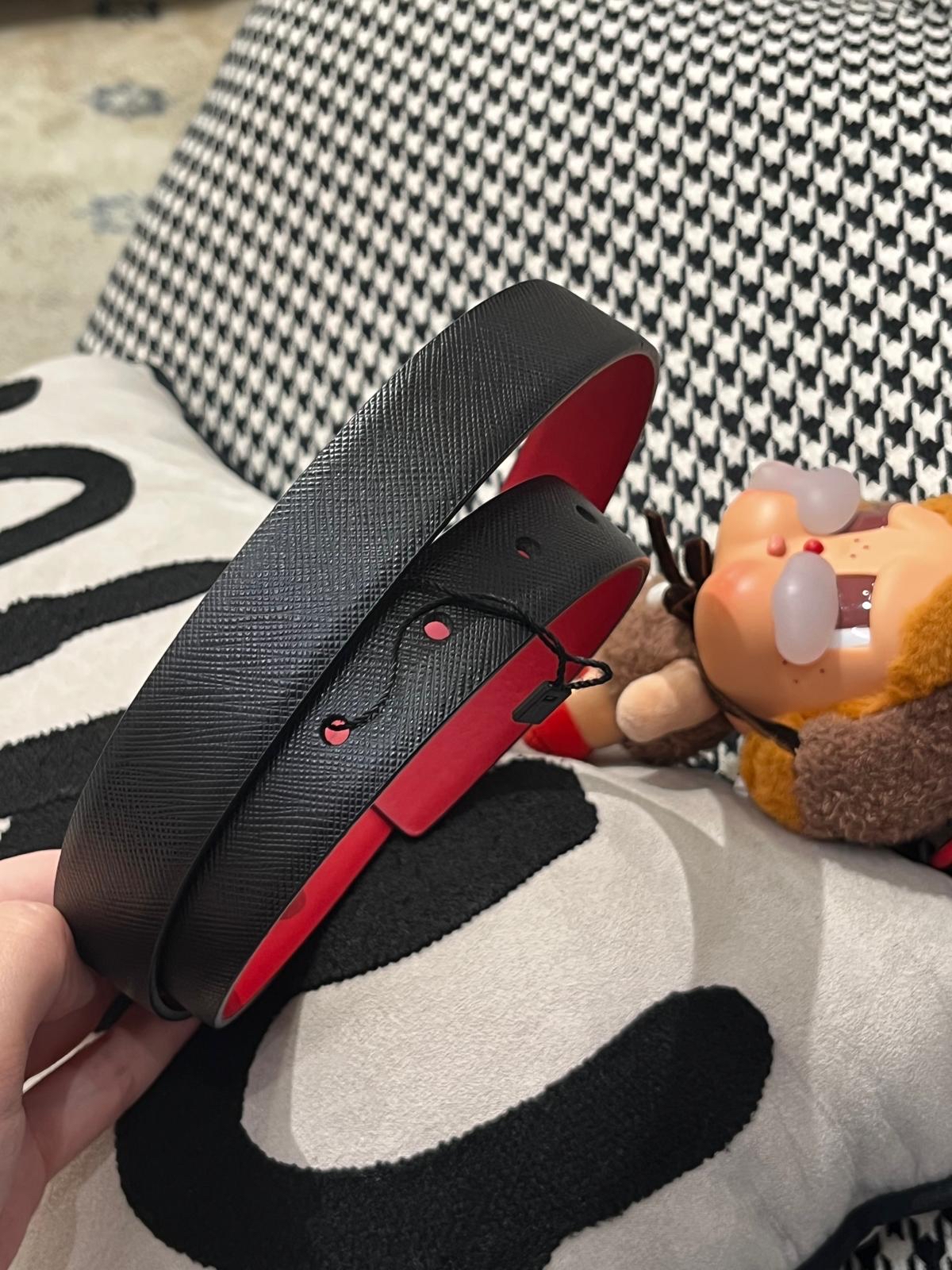 未使用品 Prada 黑色十字紋牛皮皮帶Size: 80cm /32吋 100%Authentic, Unused 