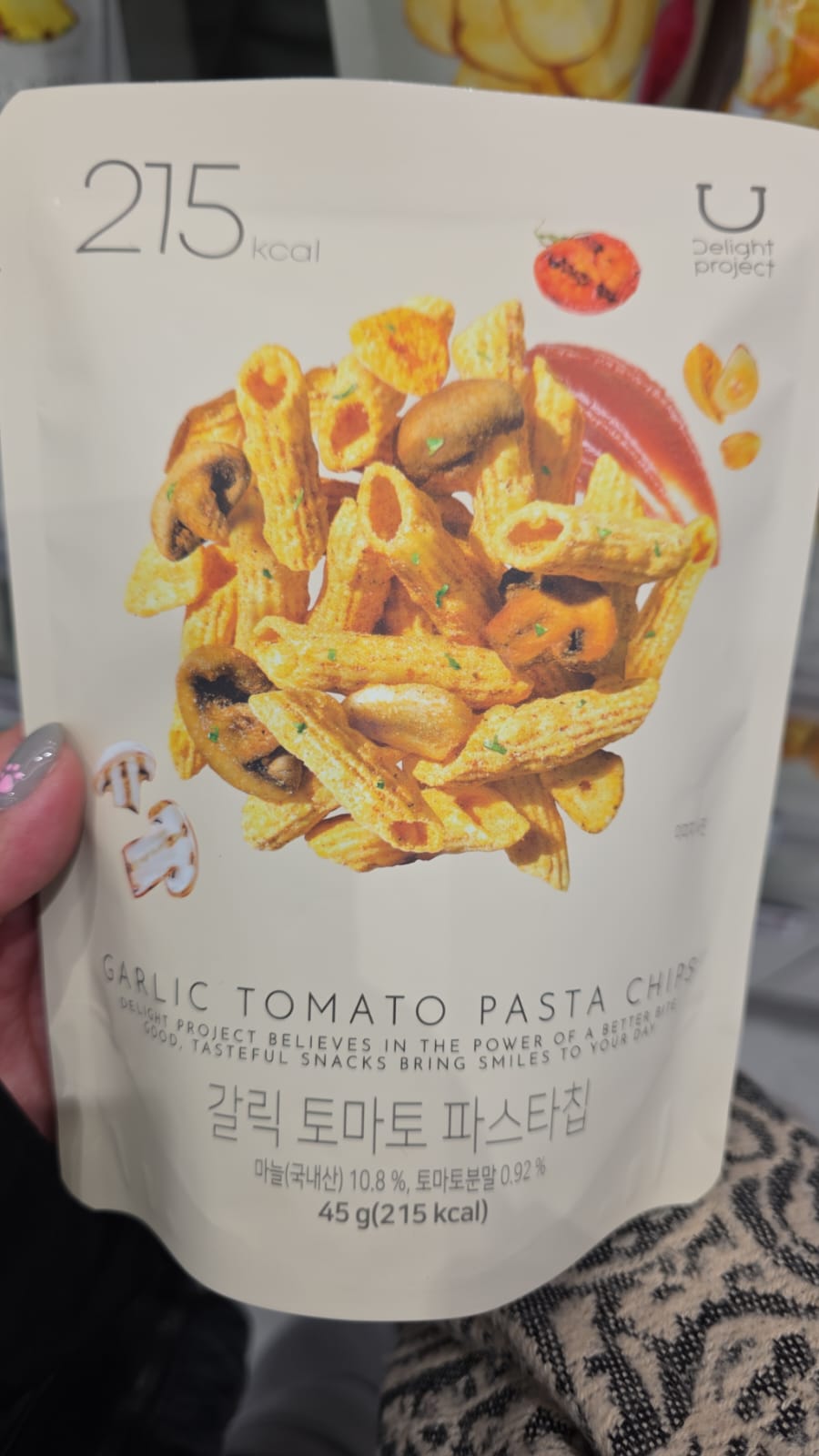 garlic tomato pasta chips