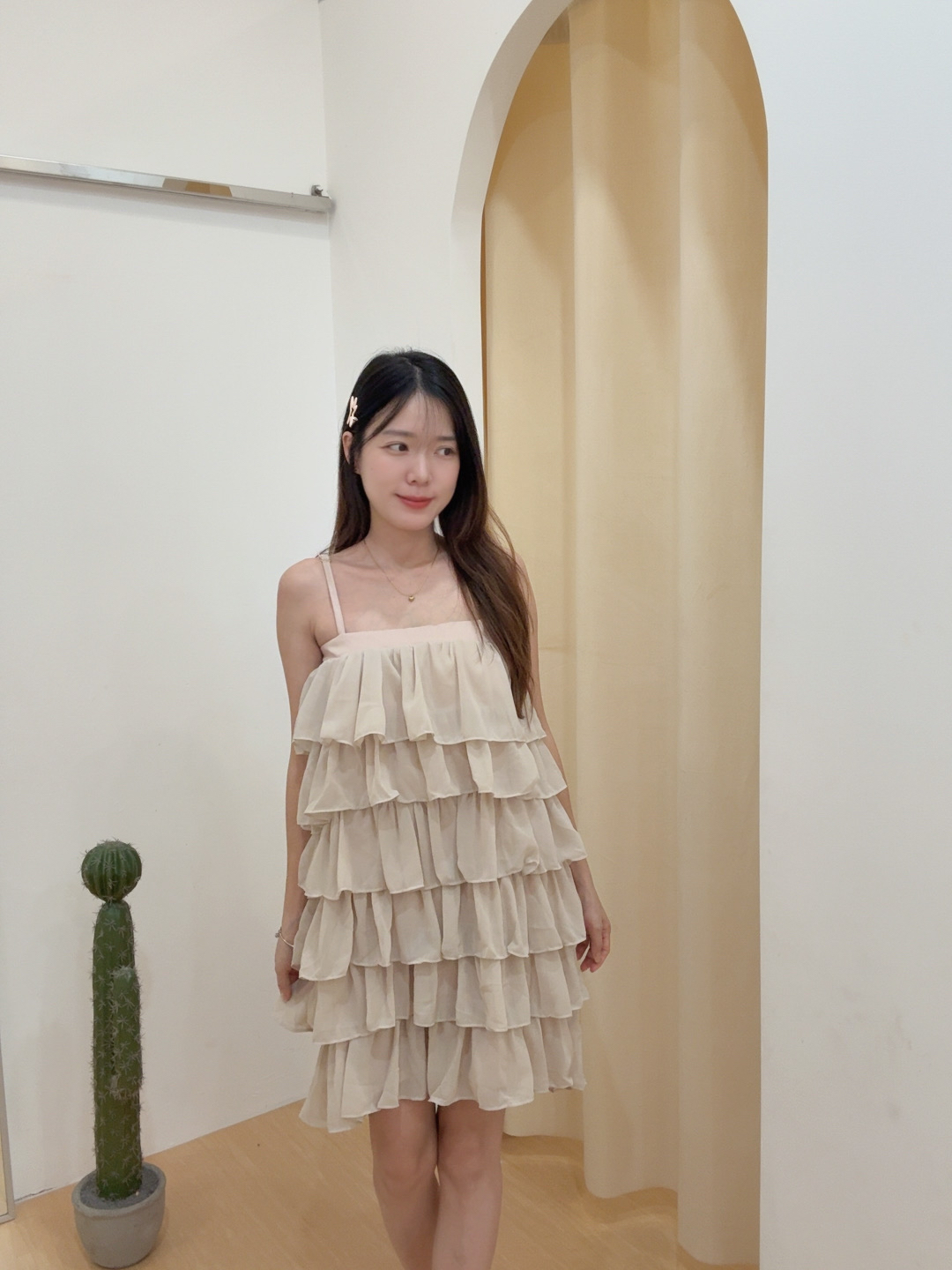 甜美风层层吊带蛋糕连身裙 R3188