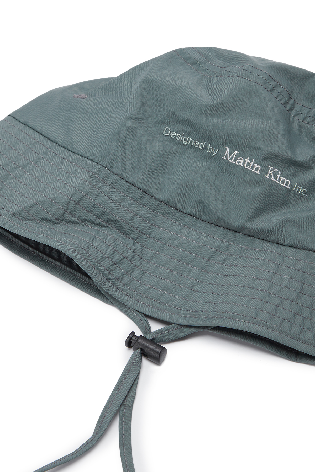 Matinkim MATIN SAFARI BUCKET HAT IN CHARCOAL | KAZUE