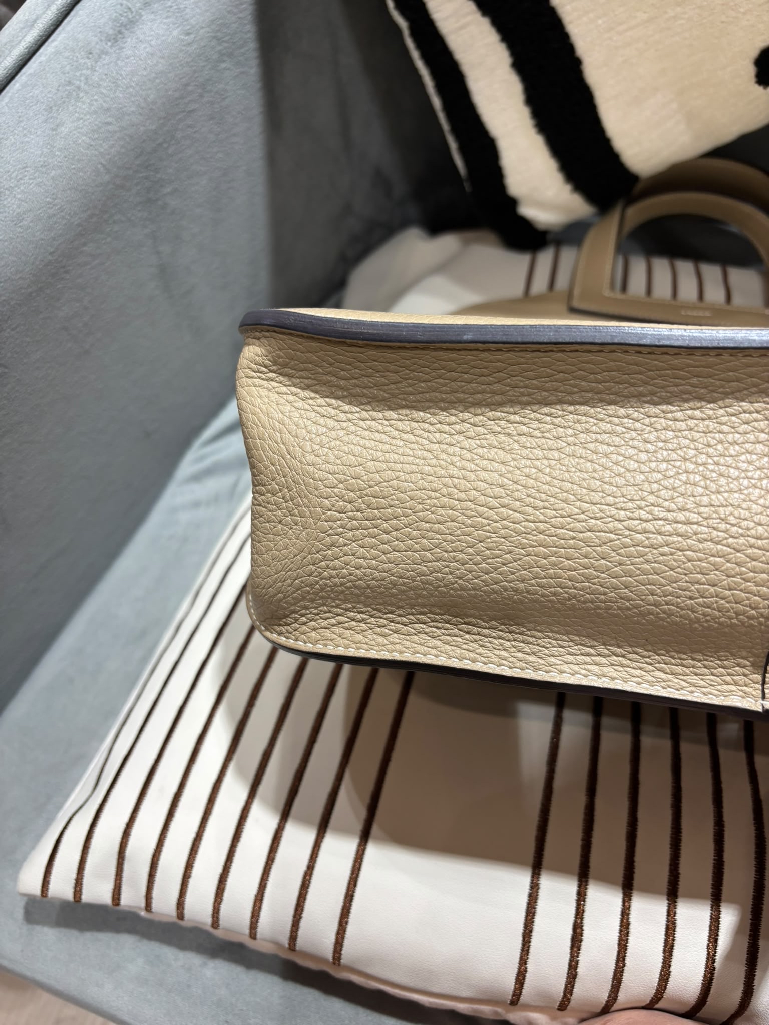 Hermes Halzan 31 Stamp A 風衣灰 100%Authentic, 98%New ✅Dust bag✅Box