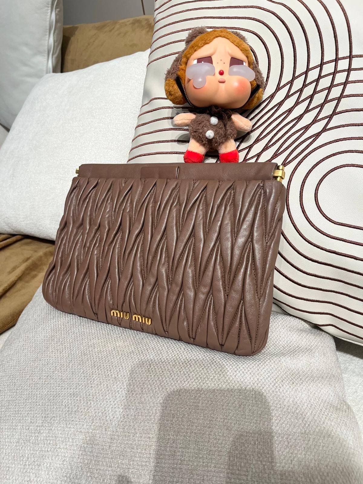 Miu Miu clutch bag ,100%Authentic, 98%new✅Dust bag