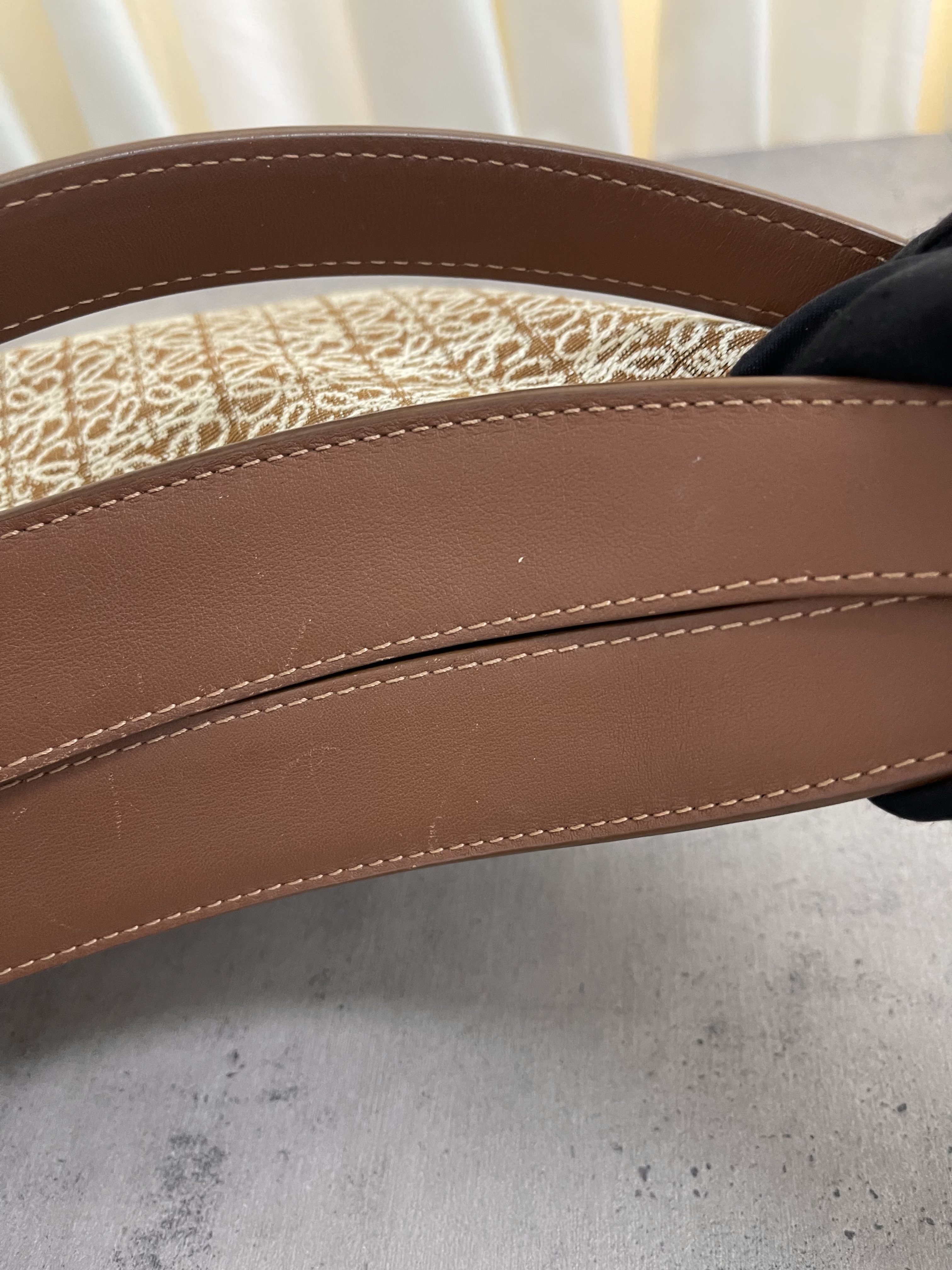 Pre-owned Loewe Luna Anagram shoulder bag/ Product Code: 26012405