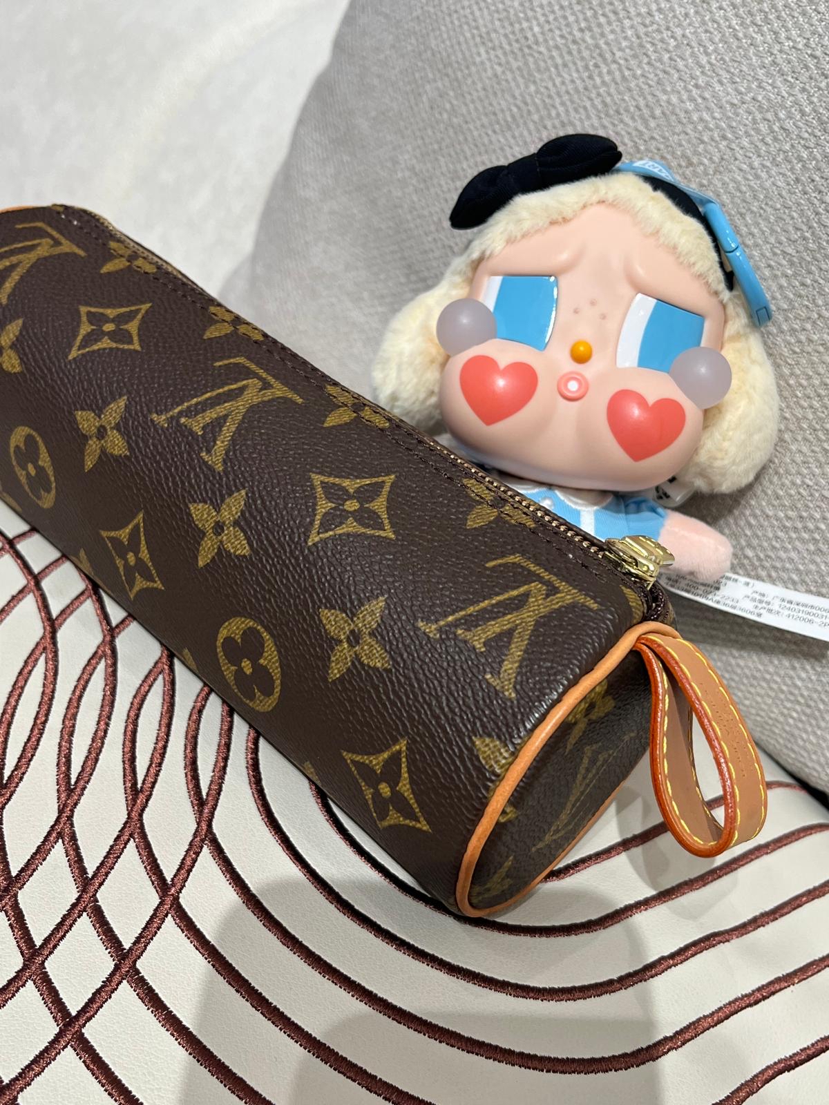 LV Monogram 圓桶筆袋 zip pouch 100%Authentic, 98%New ✅Dust bag