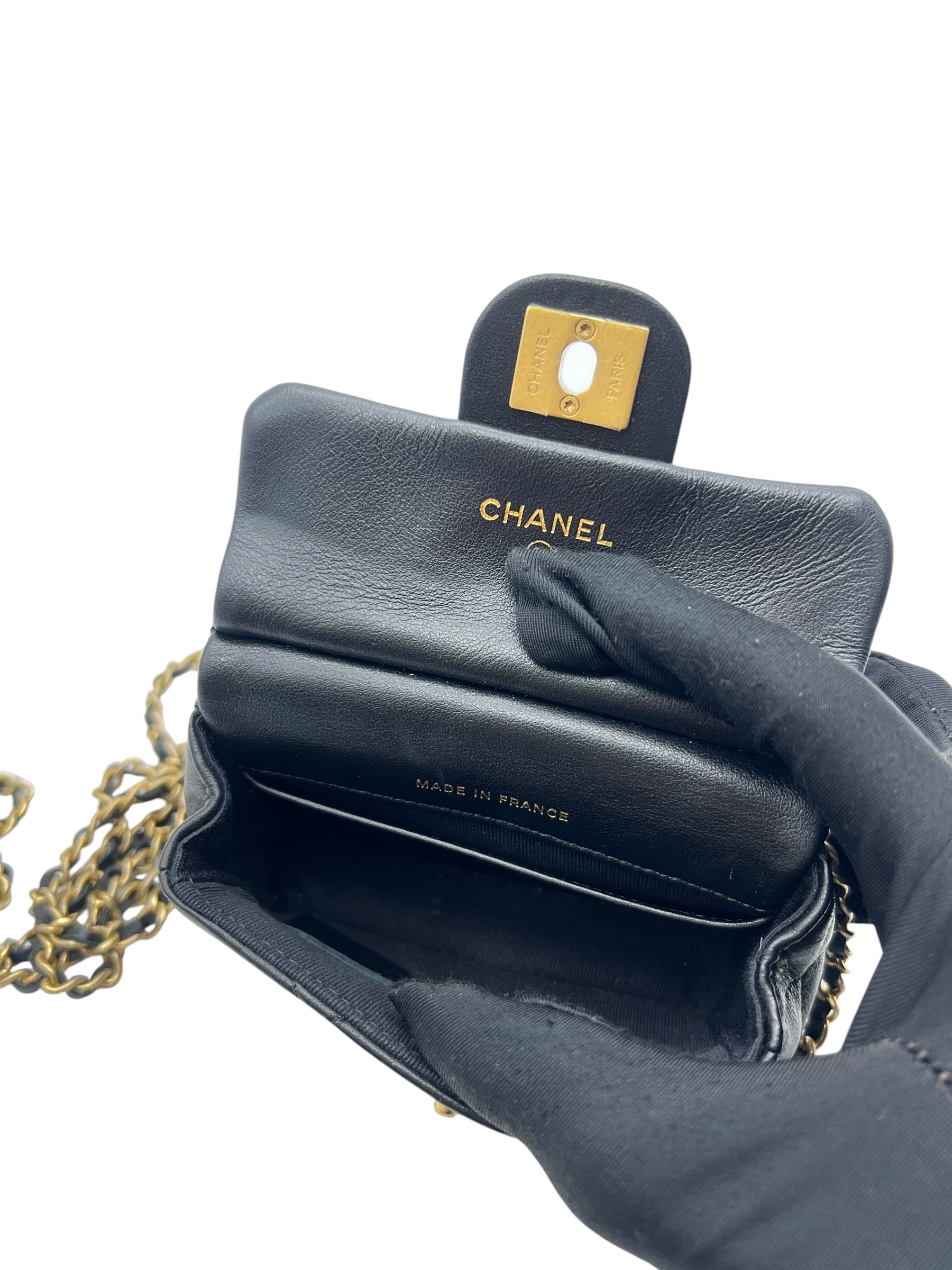 Pre-Owned CHANEL Mini Matelasse Shoulder Bag / Product Code: 062009