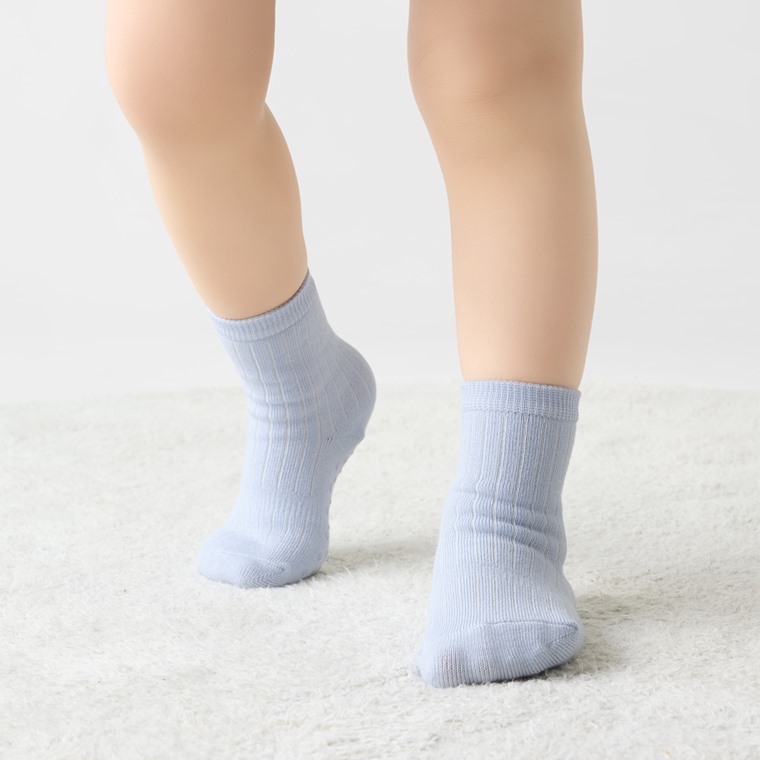 💚預訂 台灣直送💚兩色純色防滑中筒襪三對裝