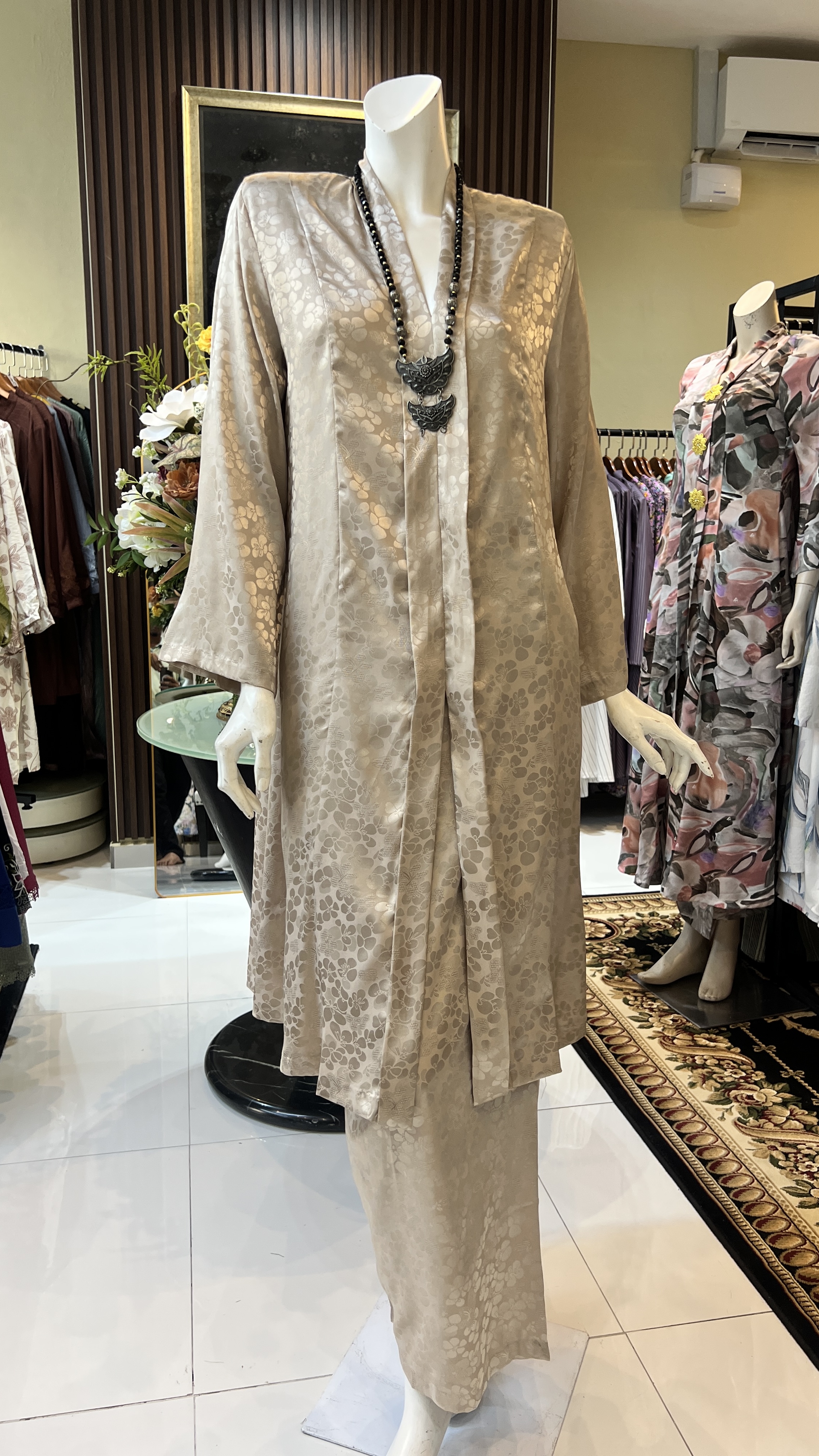 KEBAYA NIA ANGGUN