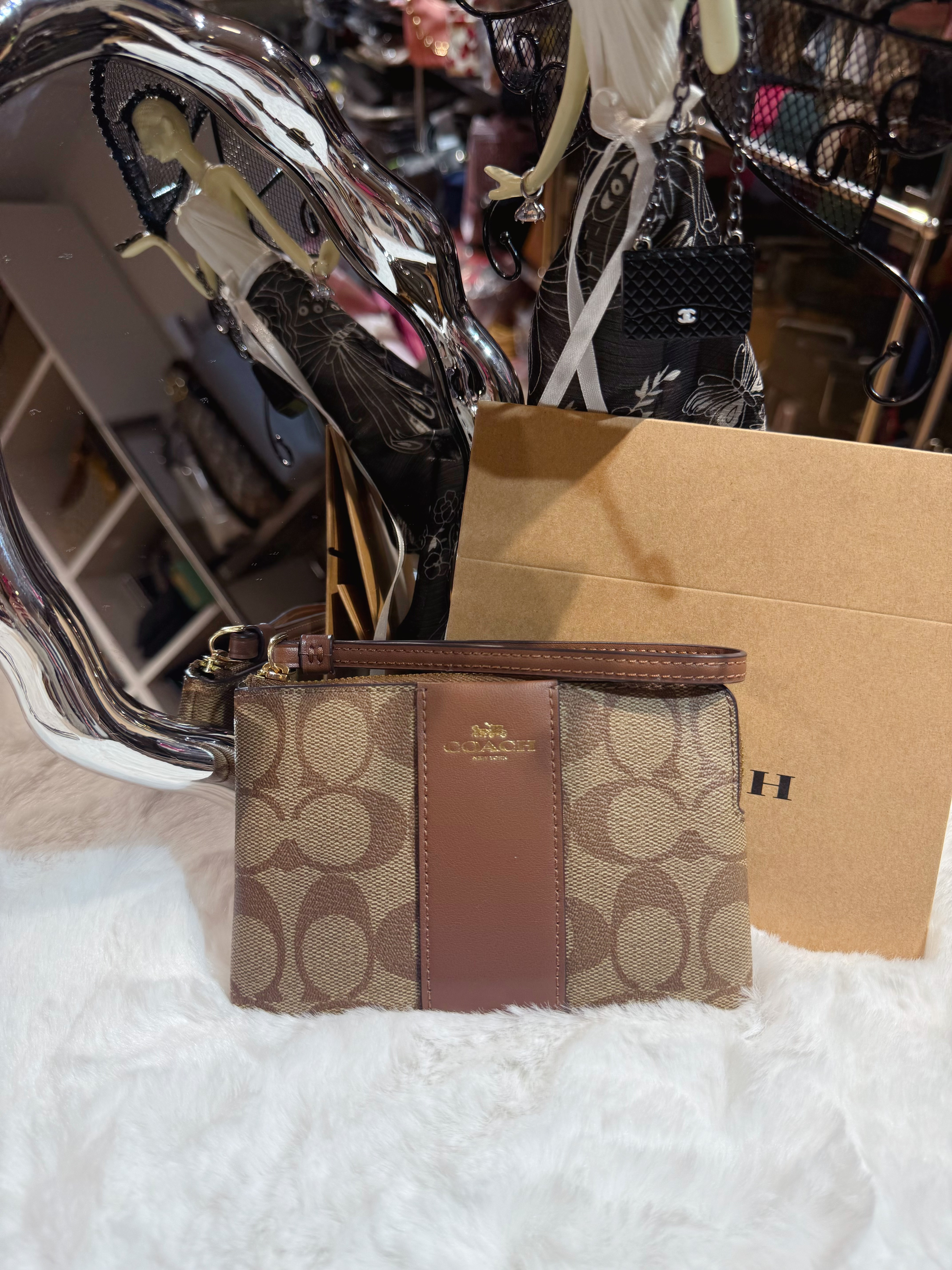 Coach wristlet logo/m