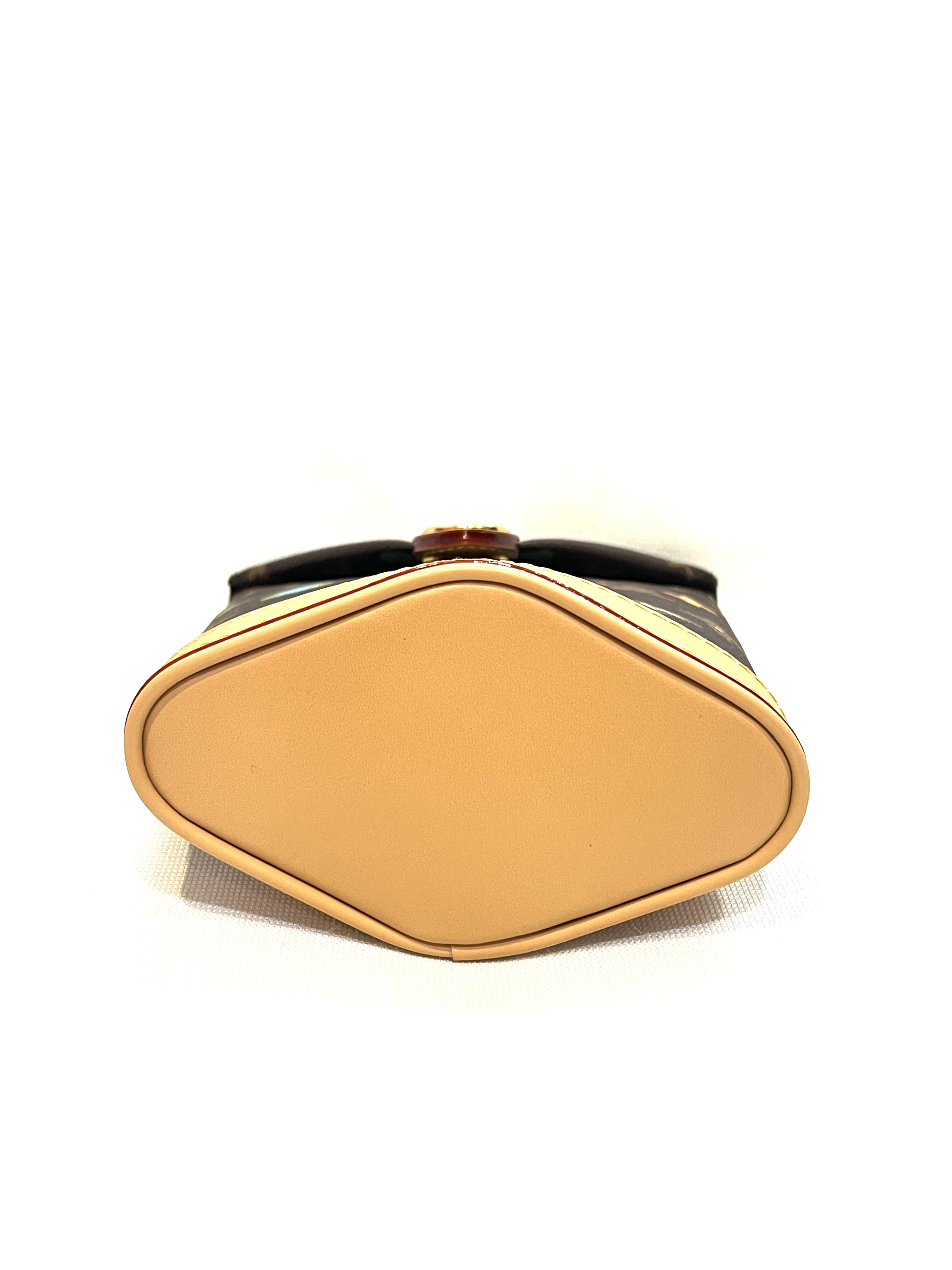 Pre-Owned LV Envelope Pouch / Product Code: 26041655