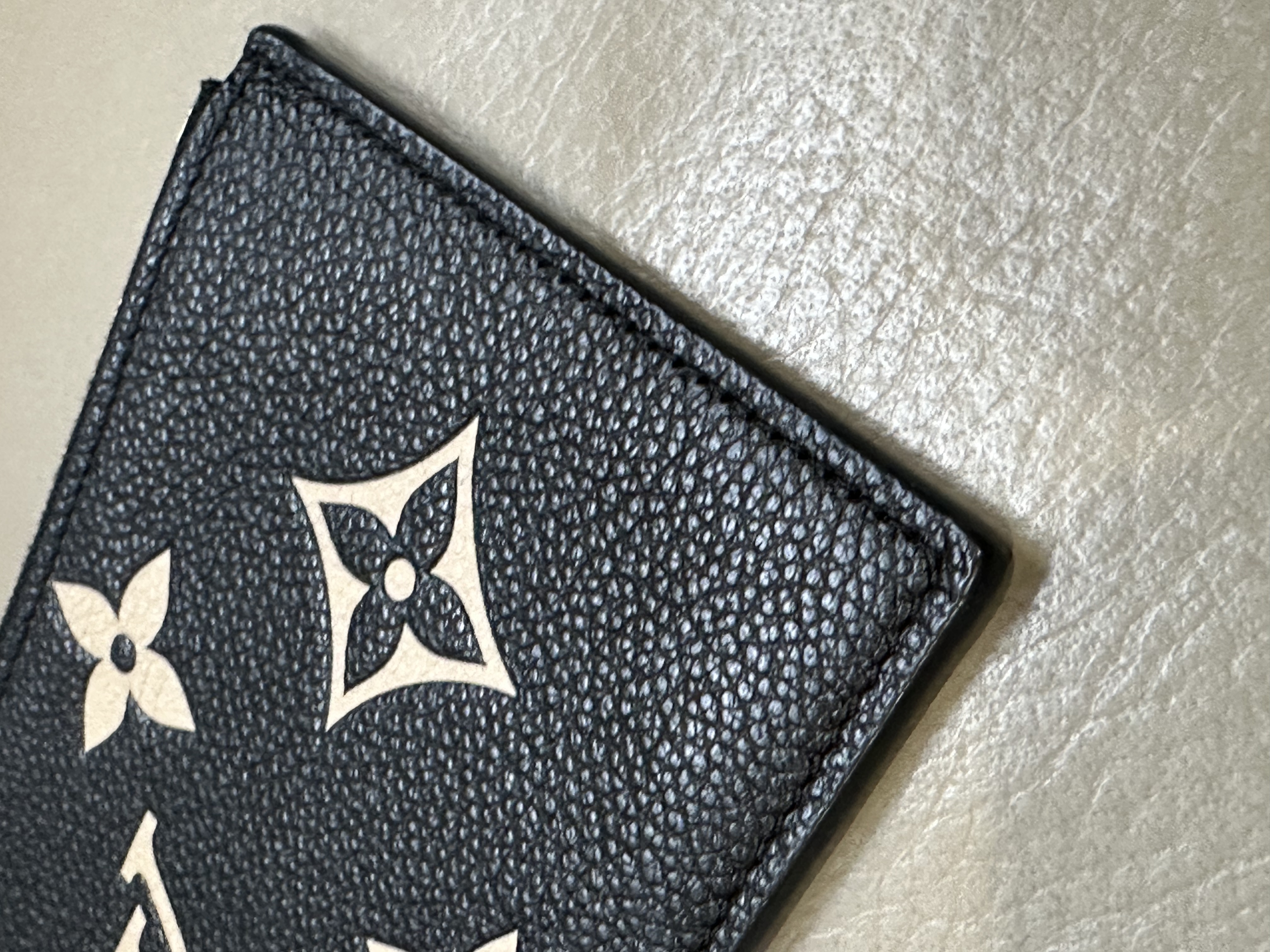 Pre-owned LV Félicie Pochette in bicolor Monogram Empreinte leather / Product Code: 26040508