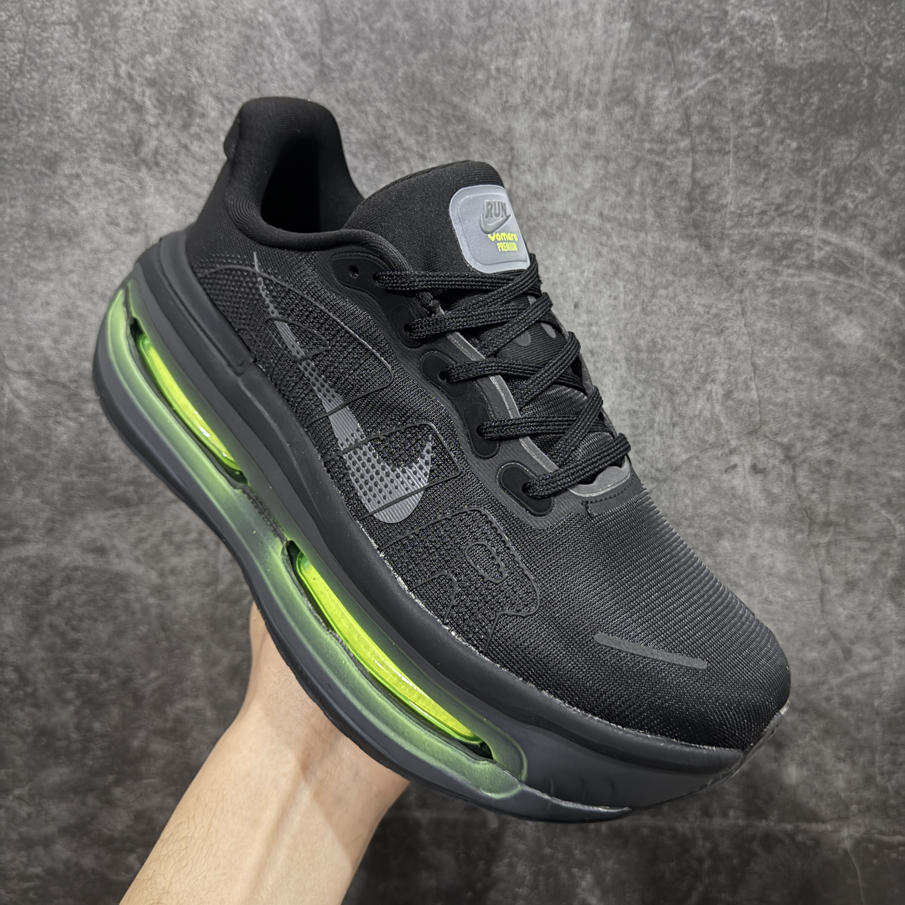 Nike Vomero Premium HQ2050-001