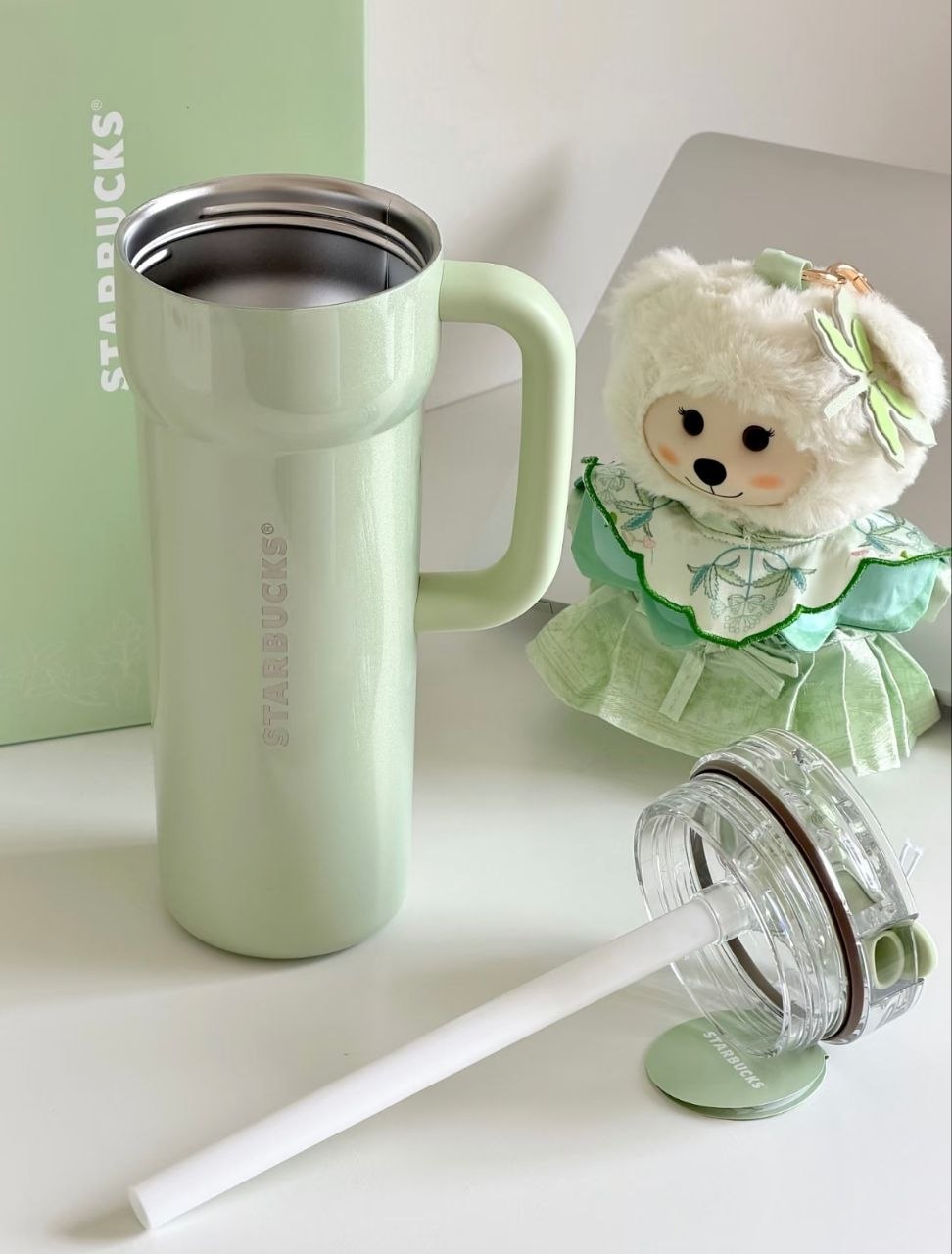 星巴克春序纹样系列〖 大容量不锈钢双饮口杯690ml配搪胶毛绒挂饰 〗🇨🇳