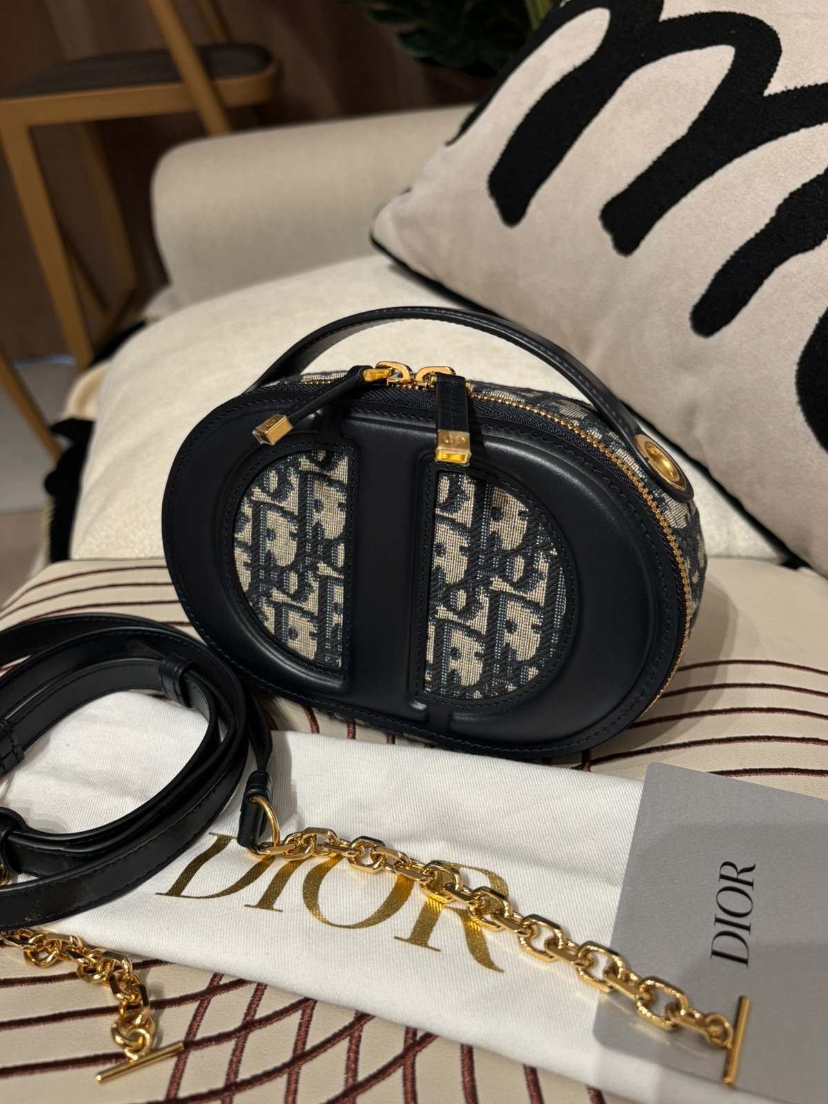 DIOR CD Signature Oval Camera Bag CHRISTIAN DIOR 100%Authentic, 98%New  ✅收據✅Certificate ✅dust bag  
