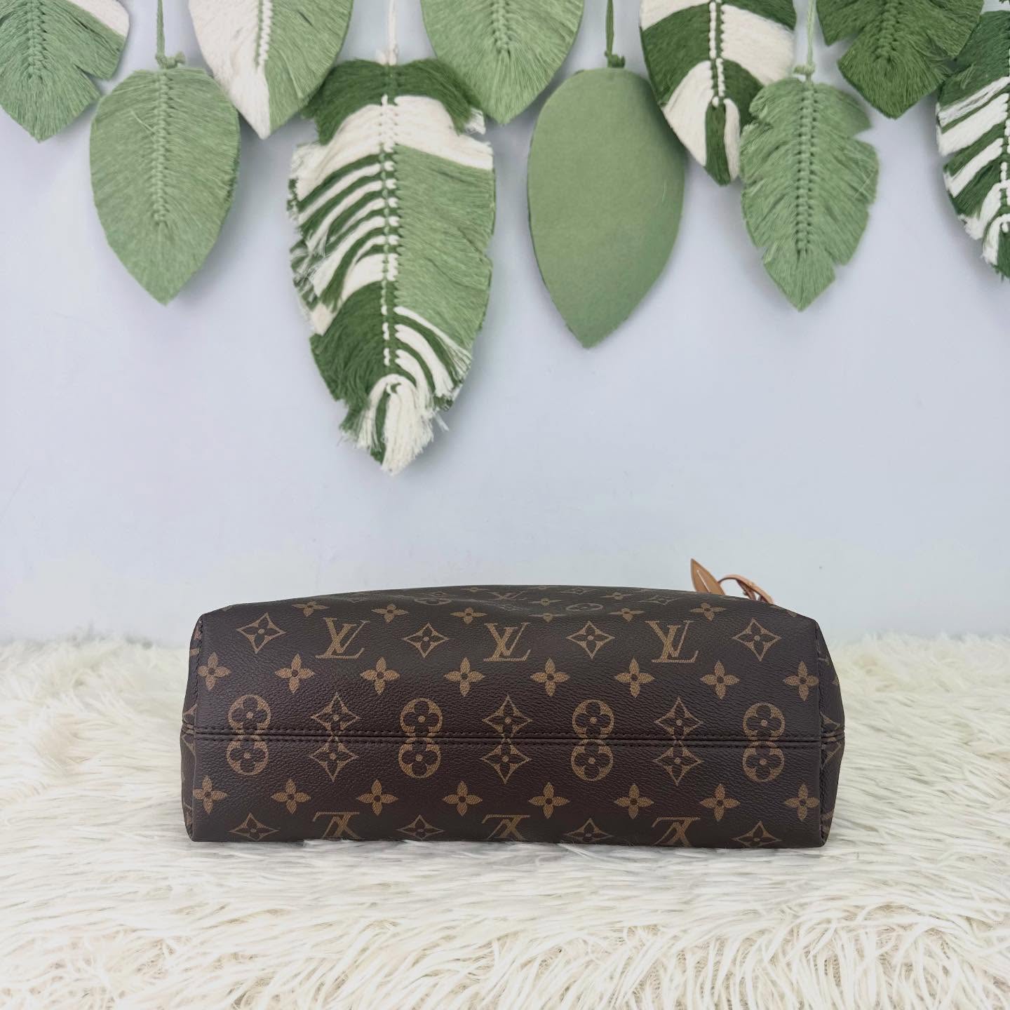 LV 🤍PRE OWNED Graceful Hobo PM Size 晶片款 全套有單🤎