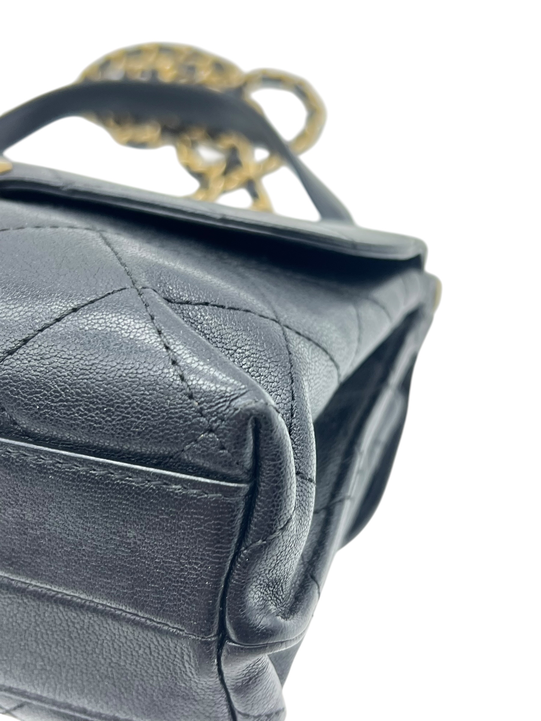 Pre-Owned CHANEL Matelasse Shoulder Bag in Navy / Product Code: 26060507