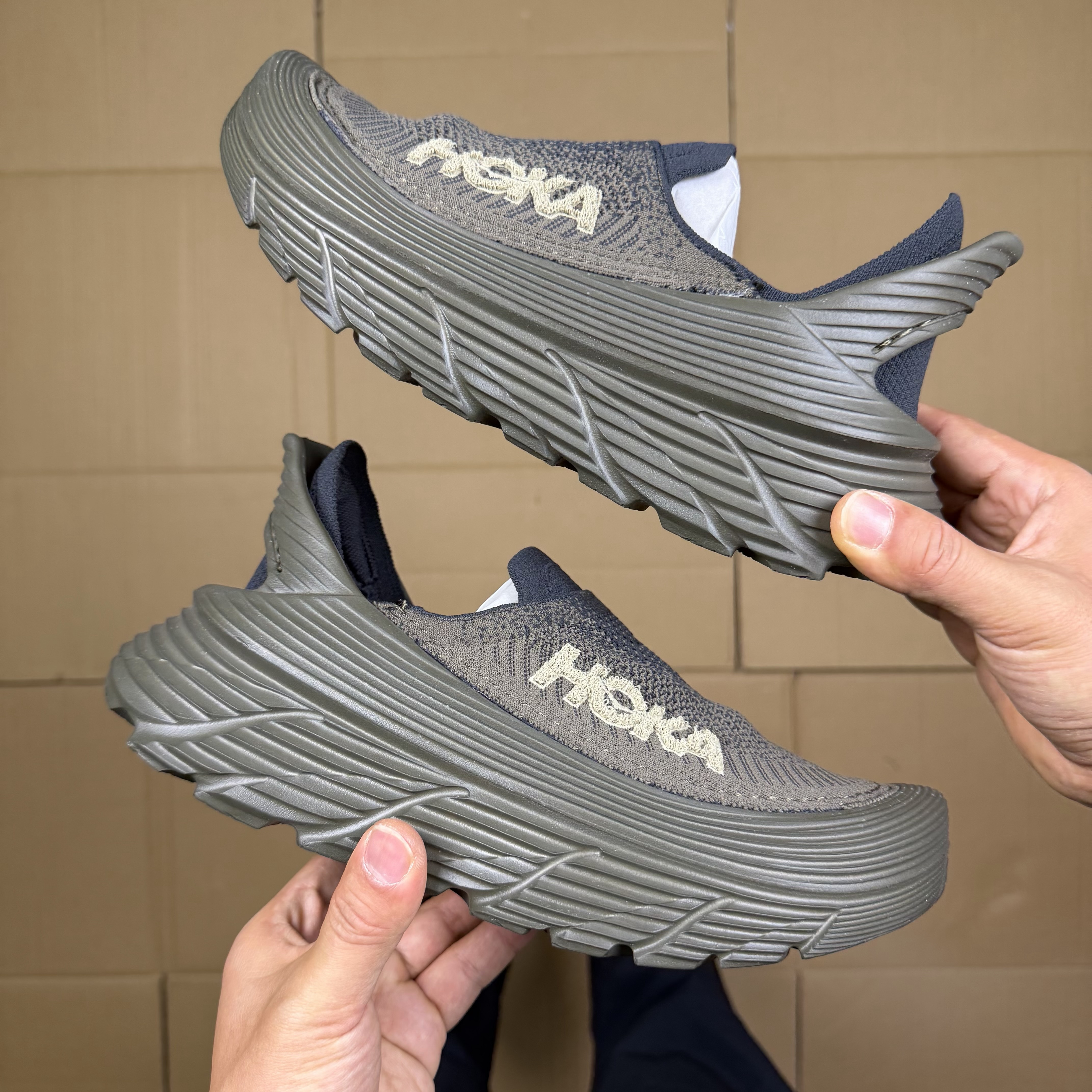 HOKA Restore TC