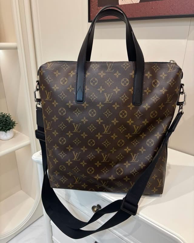 Lv Macassar Kitan 2 way bag tote M40388 100%Authentic,95%new✅dust bag 