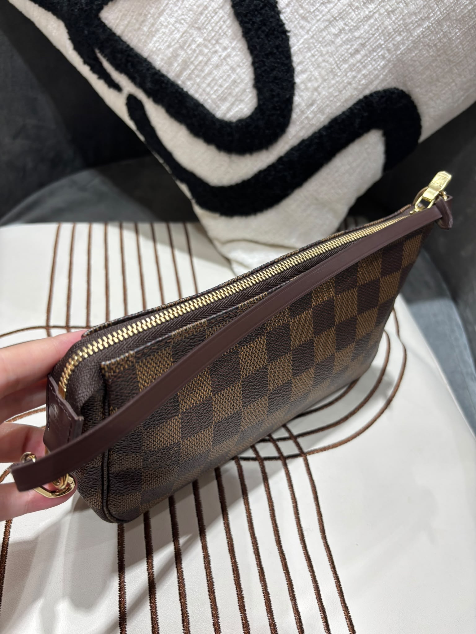 未使用品 LV Pochette Monogram 100%Authentic, unused 未使用品