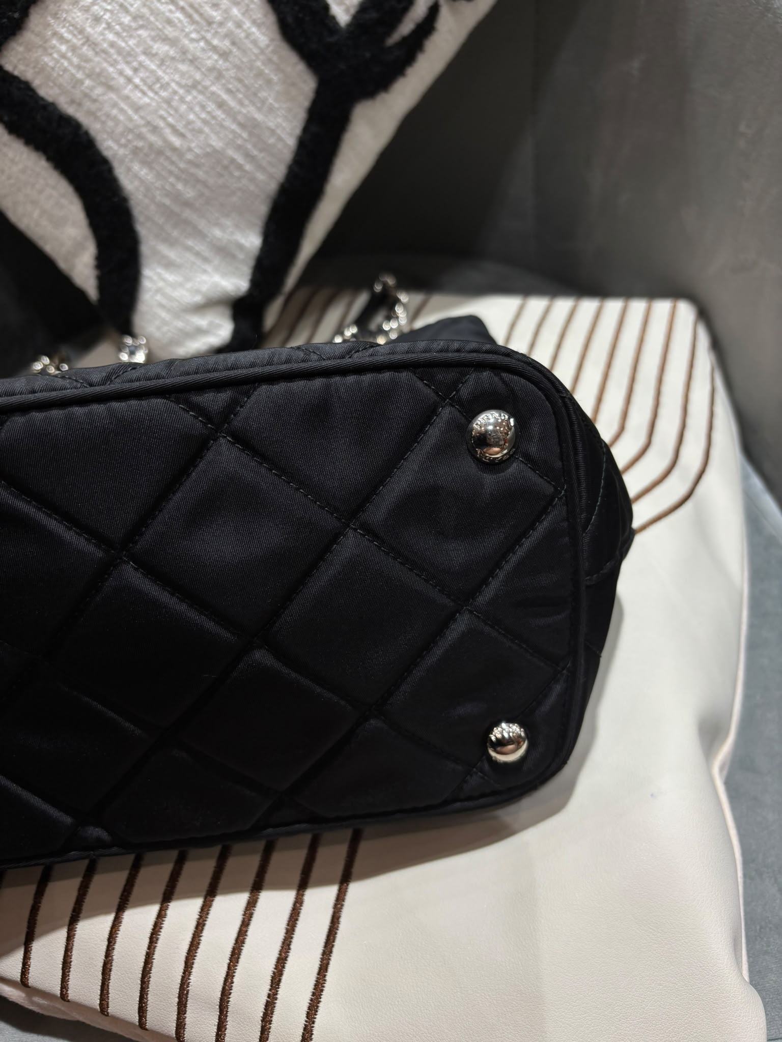 Prada nylon zip shoulder bag 拉鍊tote bag 100%Authentic ,98%new✅dust bag