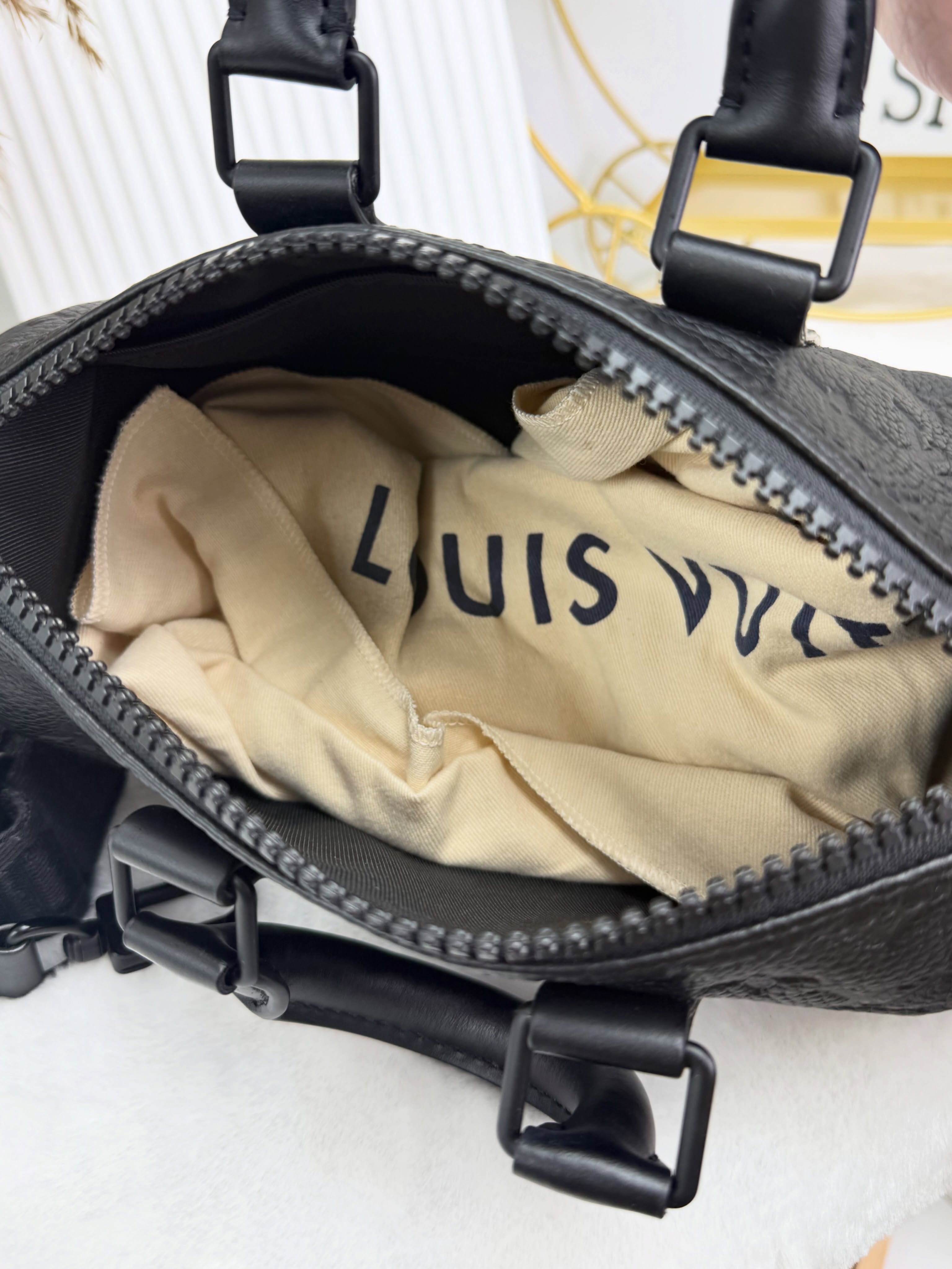 👜 PRE OWNED 🛍️Keepall 25 黑花壓紋 有盒有塵袋🖤