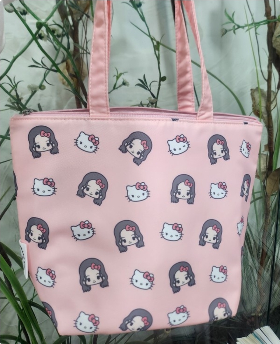 Hello Kitty × Jisoo 限定聯名系列 🎀