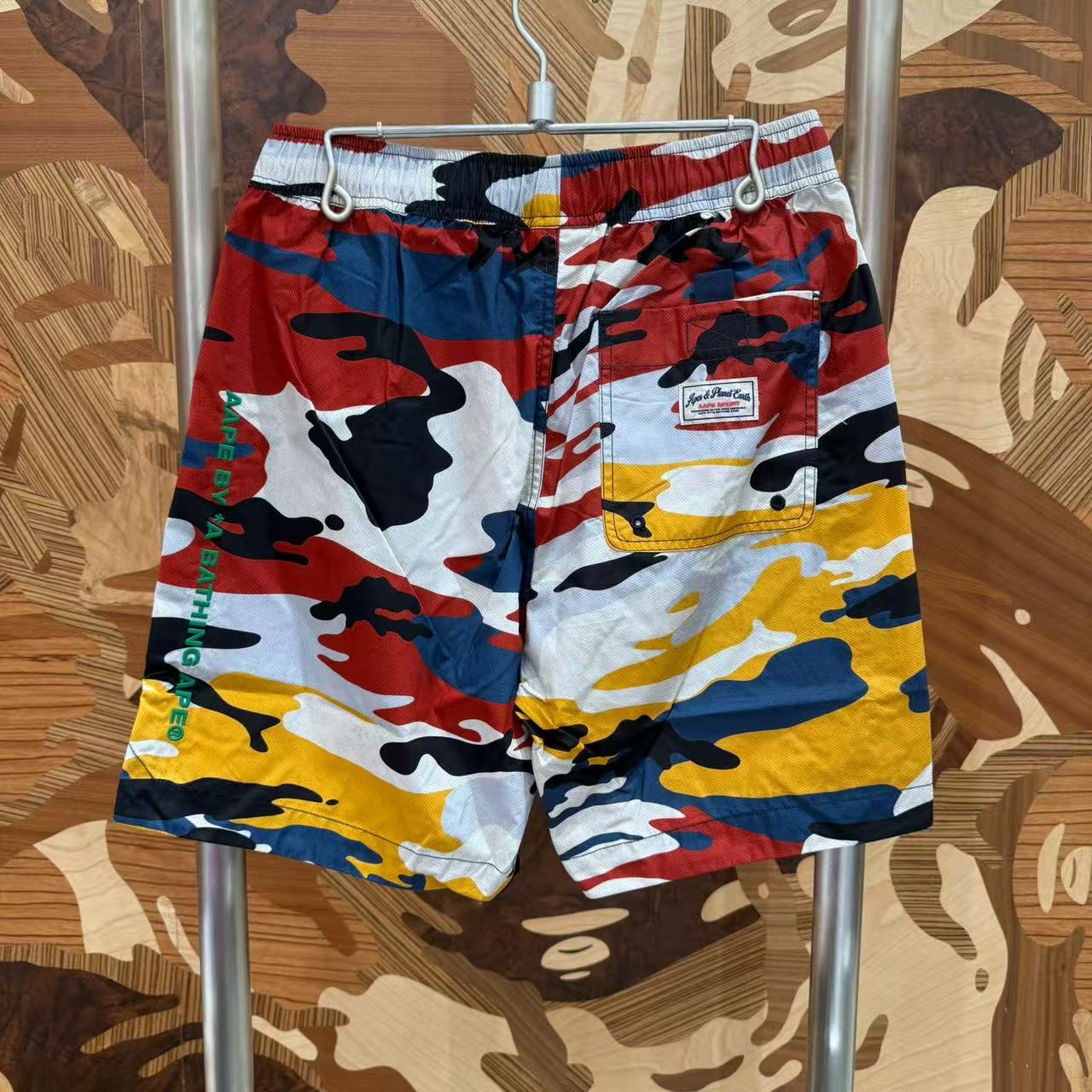 AAPE Moonface camo shorts (C693)