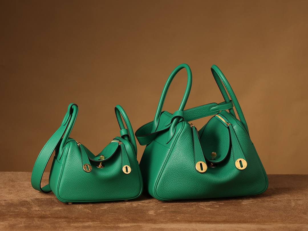 Hermes 爱马仕 Lindy mini、26cm 丝绒绿金银扣💕 组合图 对比图🤟🏻 尺寸：19*12.5*9cm 尺寸：26*18*14 cm