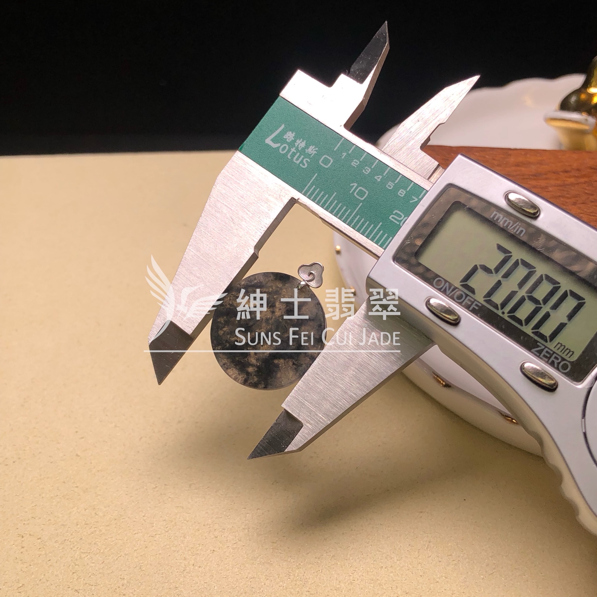 YK00825 冰烏雞圓牌連18k吊墜