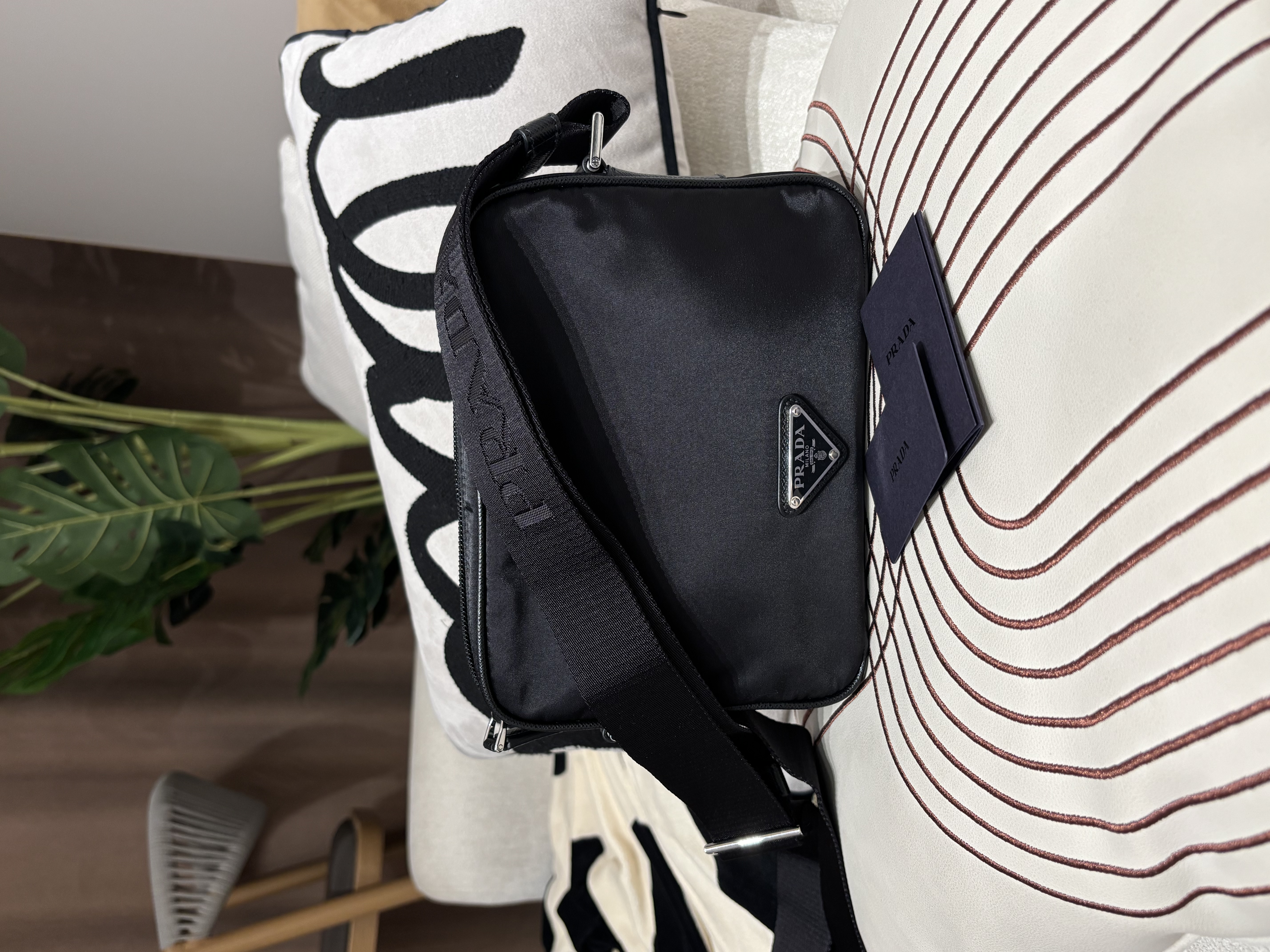全新Prada re-nylon crossbody bag 100%Authentic ,Brand New ✅nfc,booklet✅塵袋