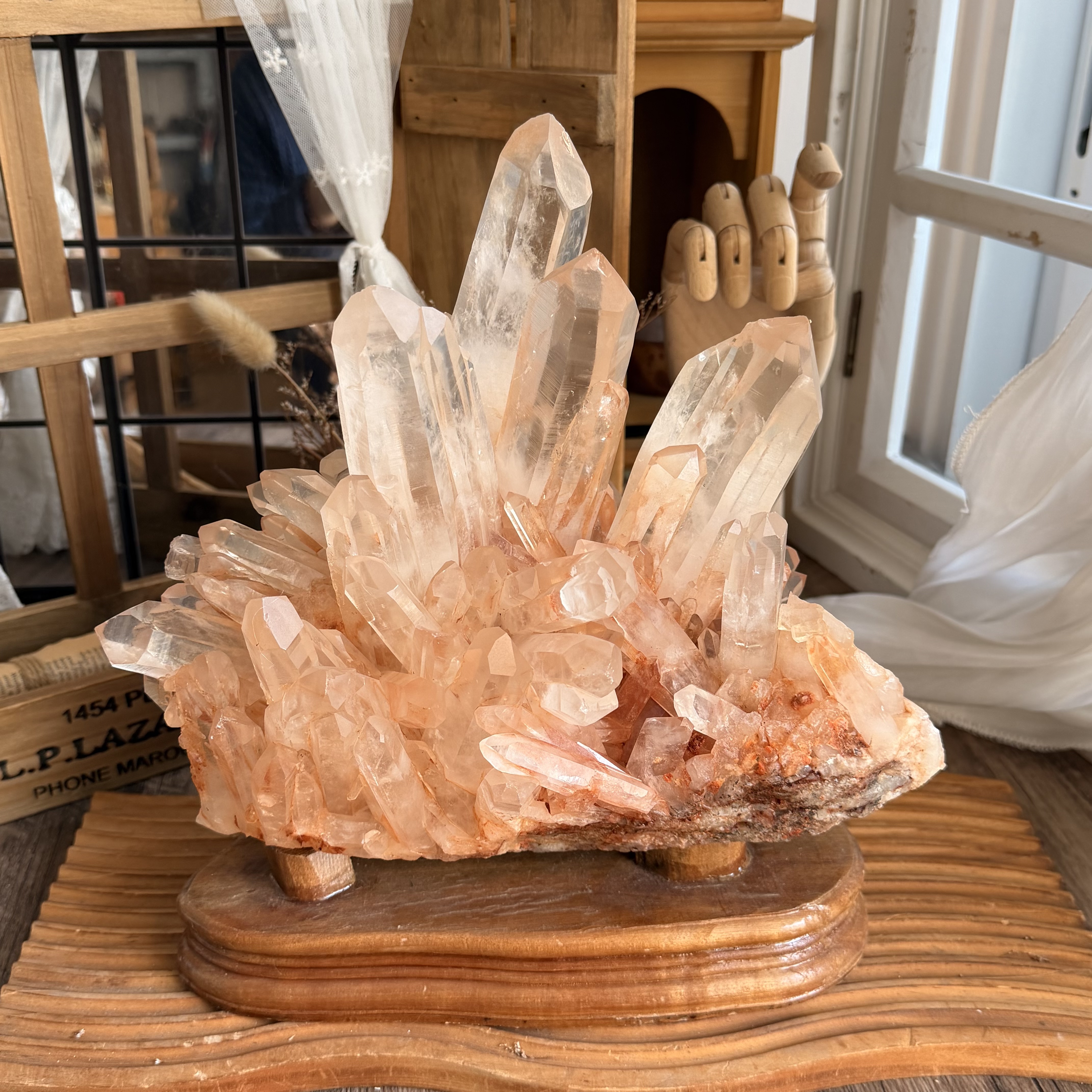 天然橙色皮白晶簇（包底座）