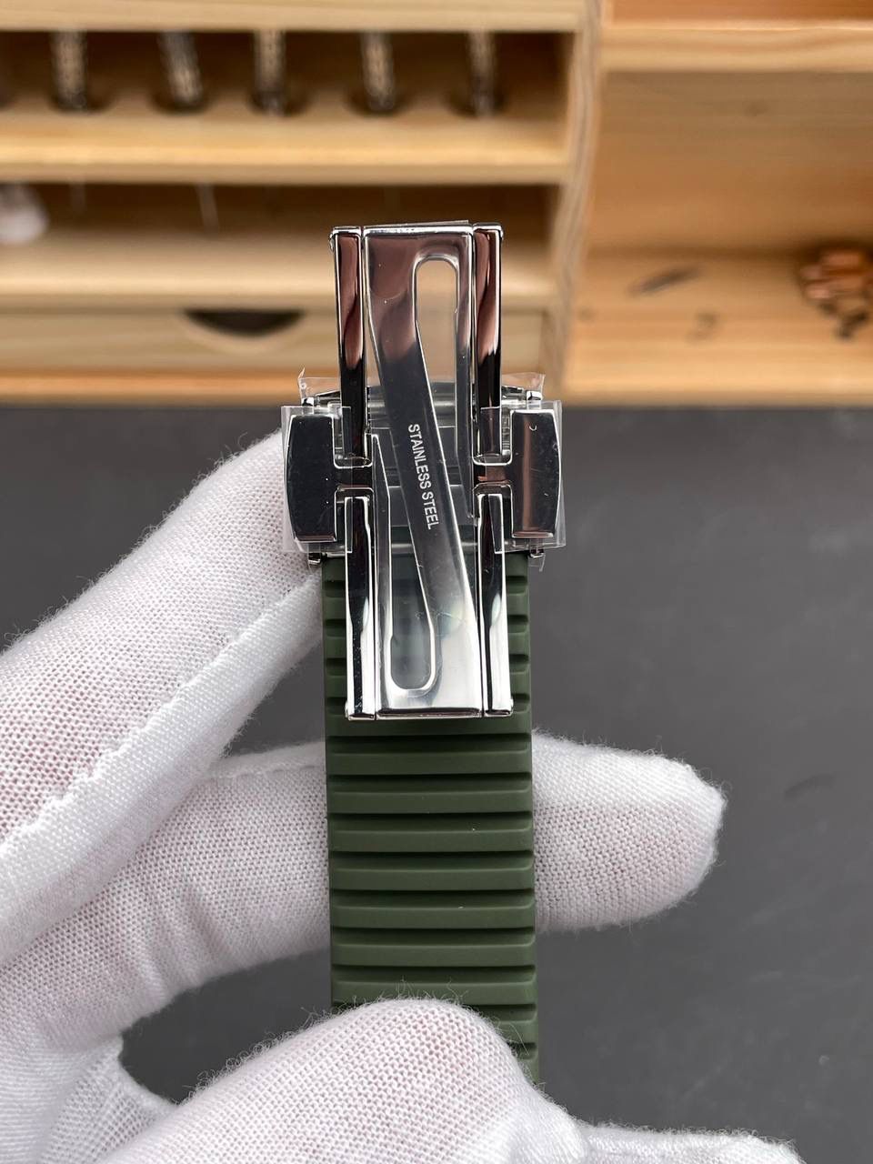 百达翡丽 Aquanaut 5167A 军绿色橡胶表带自动机械男士腕表