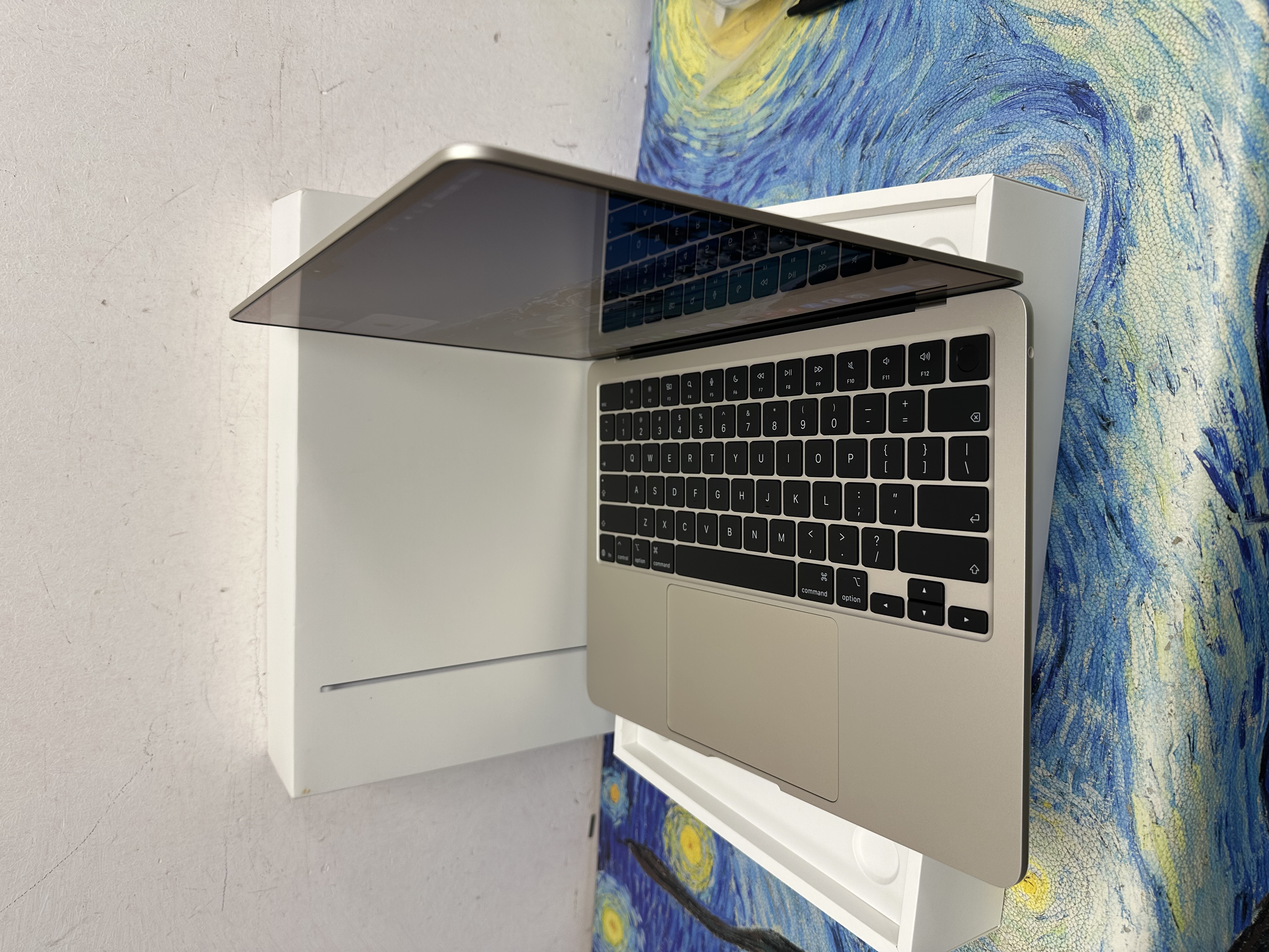 #6222 未使用品 APPLE  MacBook Air M5 2026 M5 CPU/ 16GB Ram/512GB SSD/8核心GPU/Liquid Retina Mon/13吋/星光色/Gaming Laptop / Notebook / 超強續航能力/ 原廠保養/ 文書機 / 畫圖 / 剪片 / Movie / Netflix / 香港行貨✨