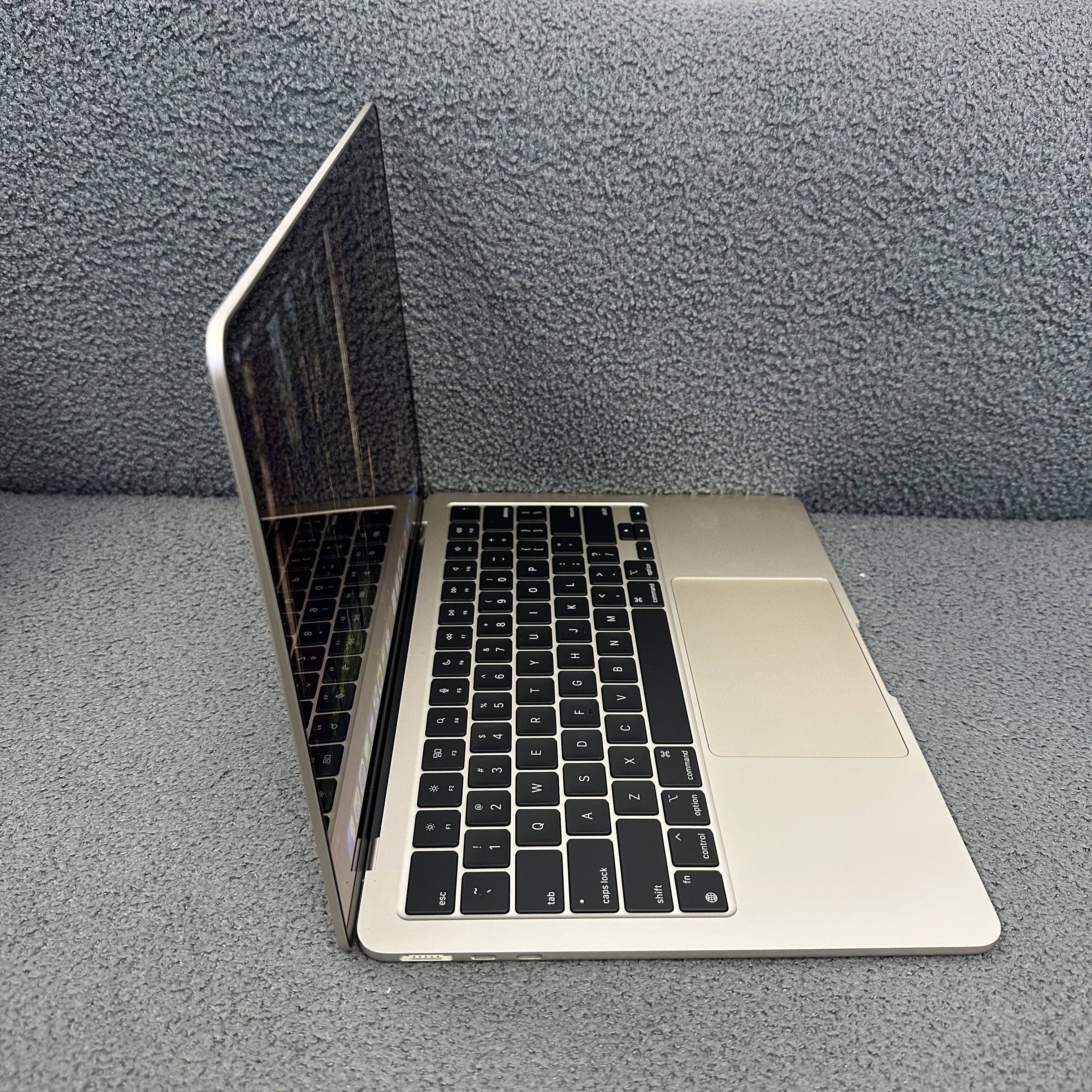 #5476 （超輕薄🔥MacBook M2 Air )APPLE  MacBook Air M2 2022 M2 CPU/8GB Ram/256GB SSD/8核心GPU/Liquid Retina Mon/13.6吋/星光色/ Gaming Laptop / Notebook/ PC / Laptop / MacbookAir / MacBook Pro / MacBookPro
