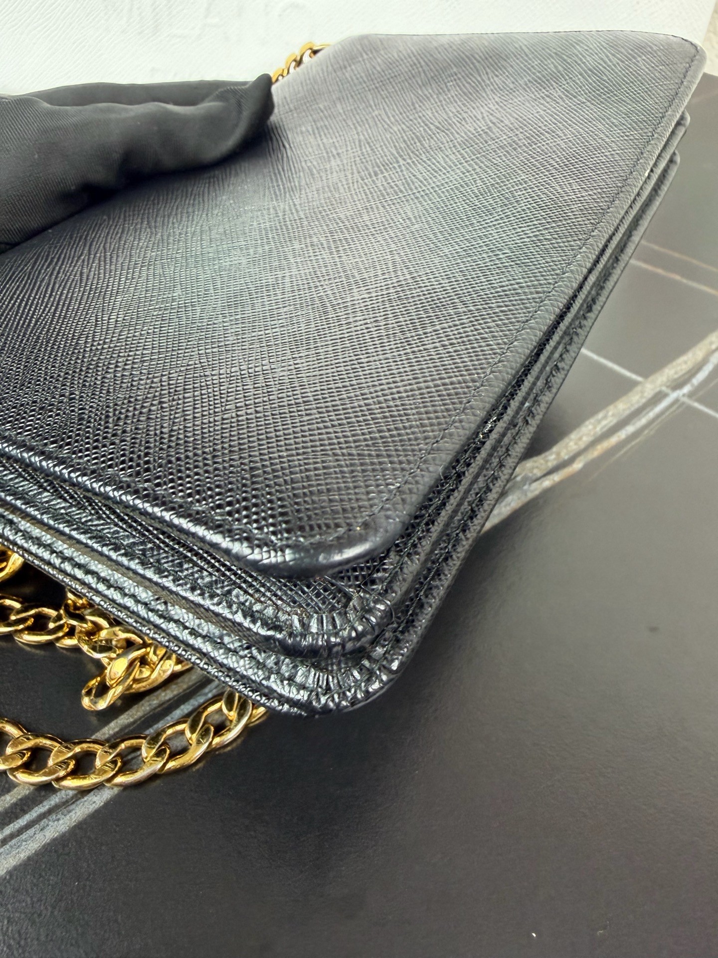 【預訂貨品】Prada三角標黑金配色woc