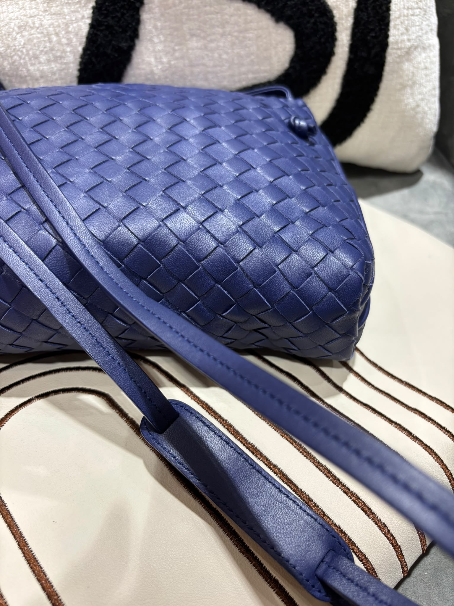 Bottega Veneta Bv Intrecciato Nodini Shoulder Bag  100%Authentic,98%new✅dust bag