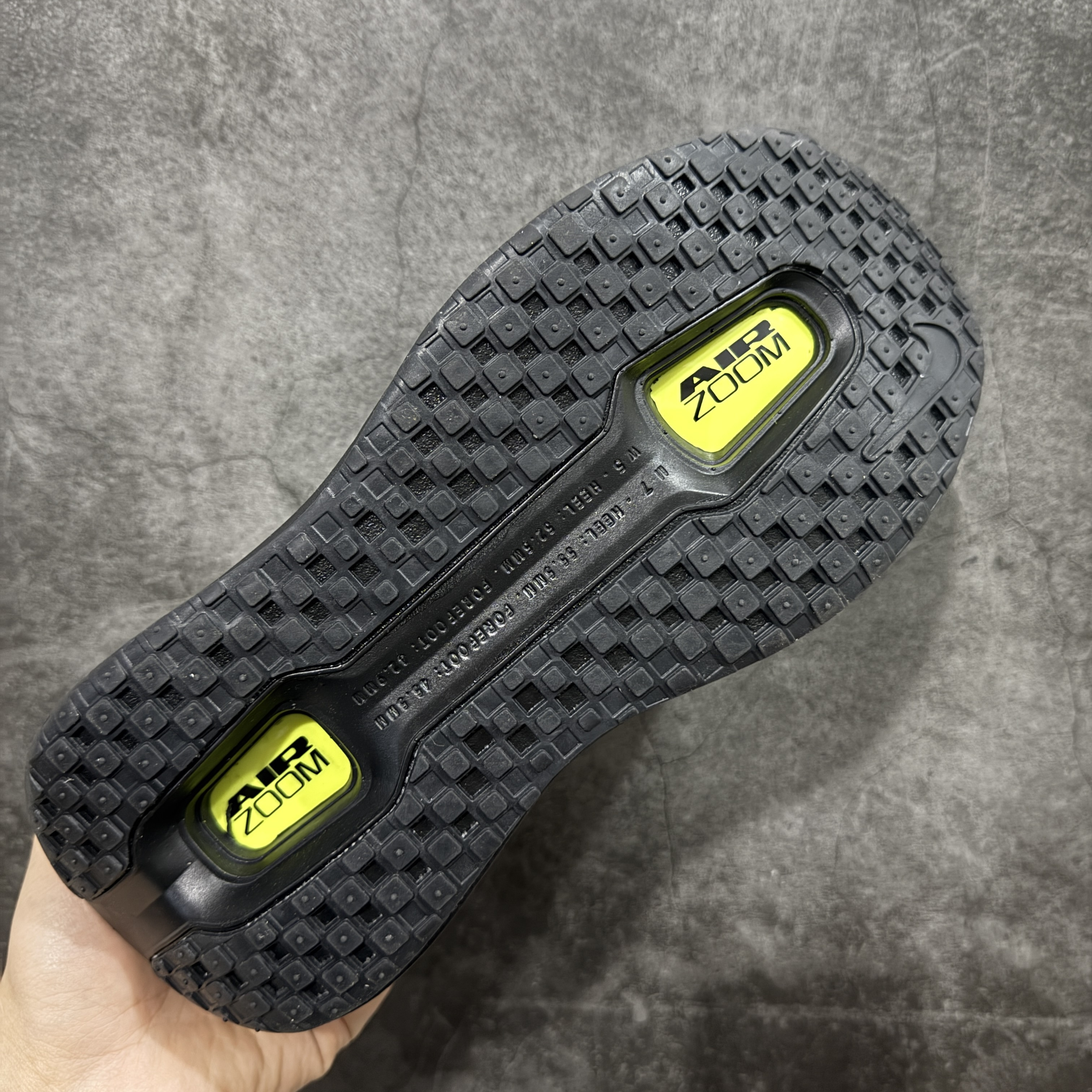 Nike Vomero Premium HQ2050-001