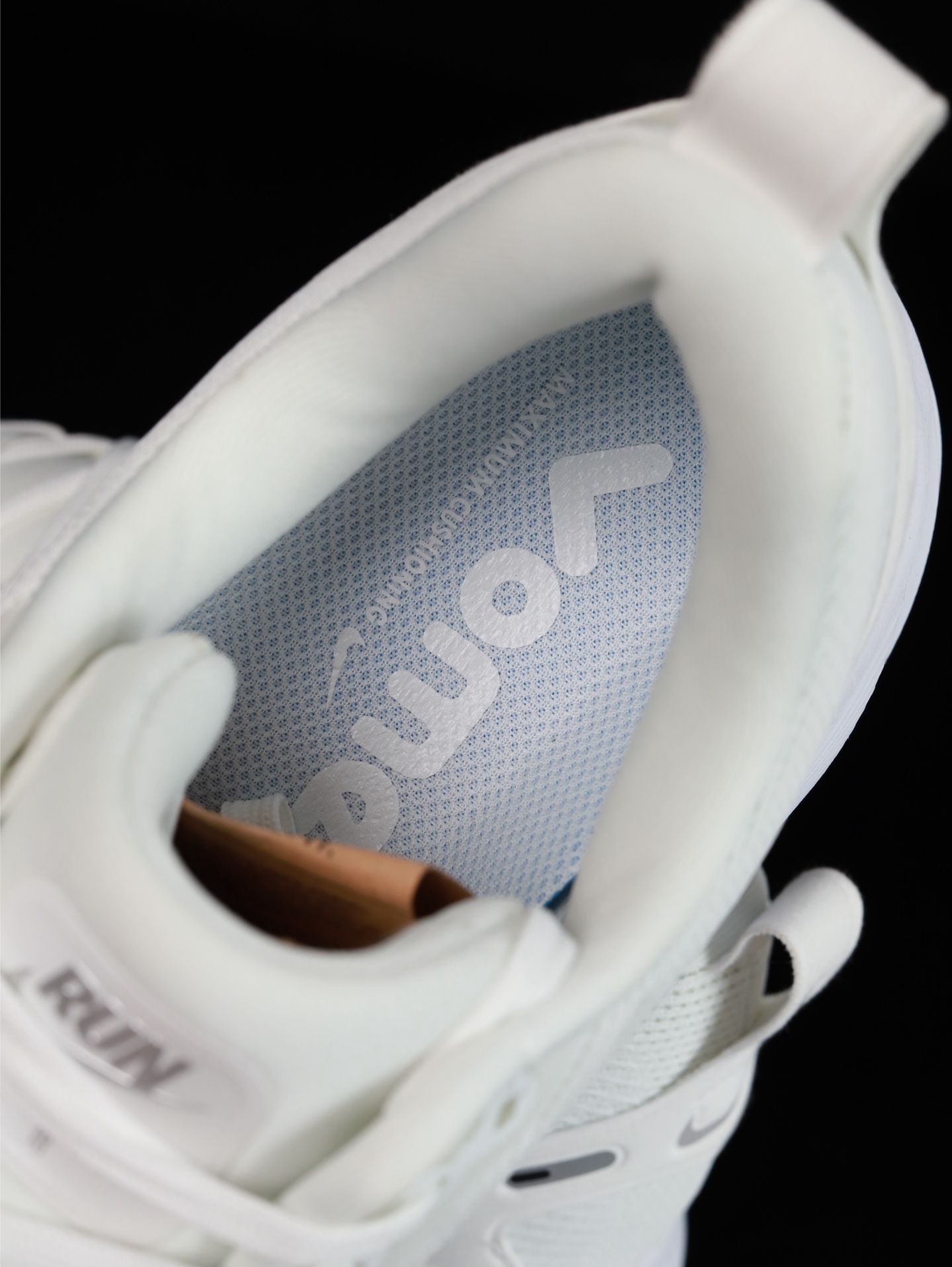 Nike Vomero 18 HM6803-300