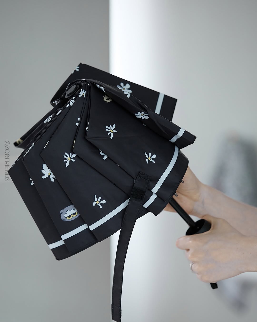 G-DRAGON - ZO & Friends Zoa signature & crown limited