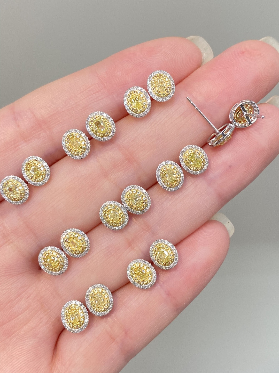 18K Yellow Diamond Earrings 