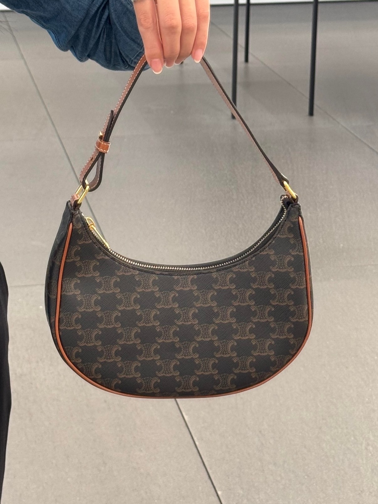 Celine✴️PRE OWNED 🛍️AVA HOBO 凱旋門老花腋下包 單肩包🤎 