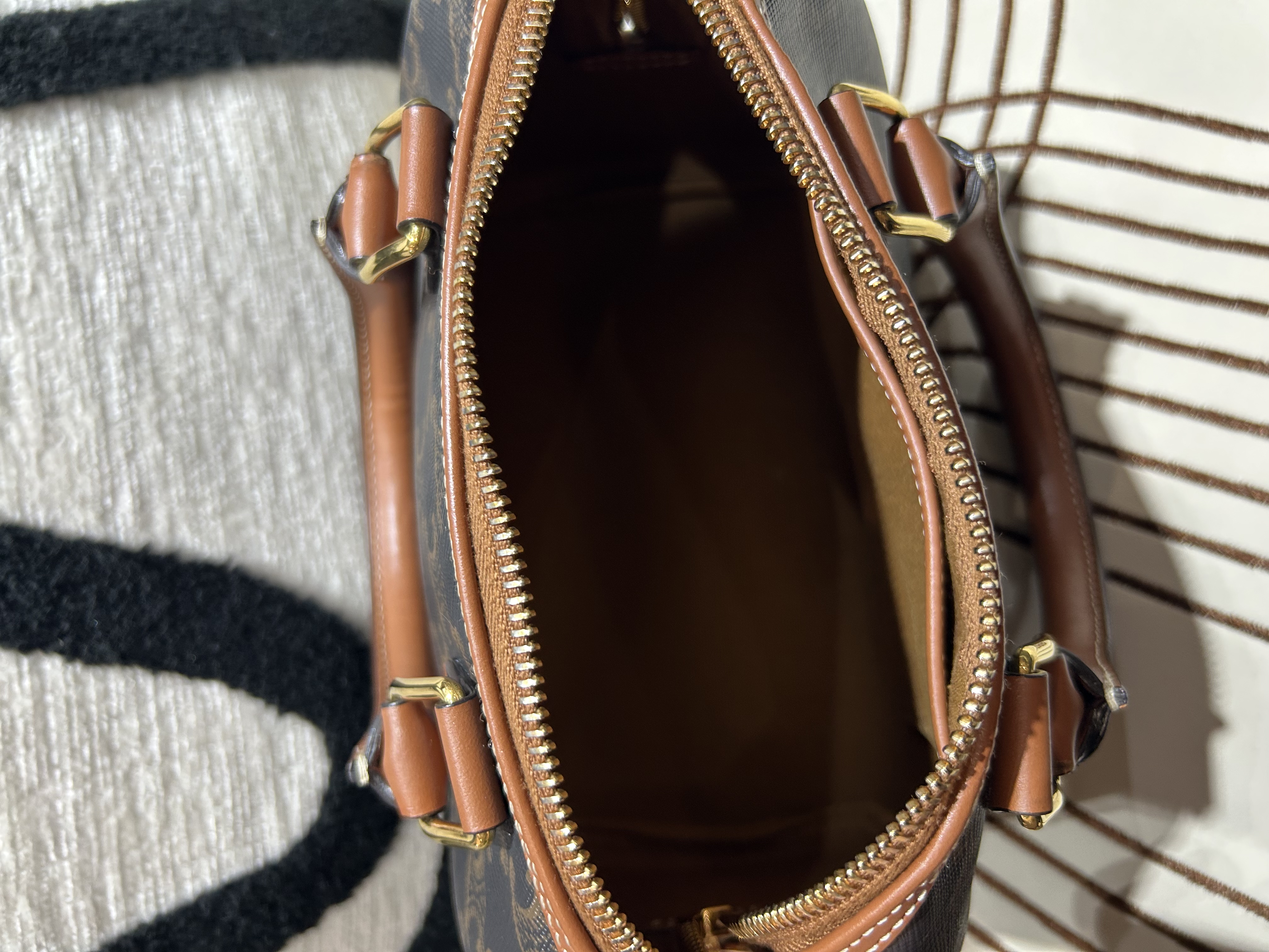 CELINE Triomphe Small Boston 2 way bag 100%Authentic, 98%New✅Strap ✅Dust bag