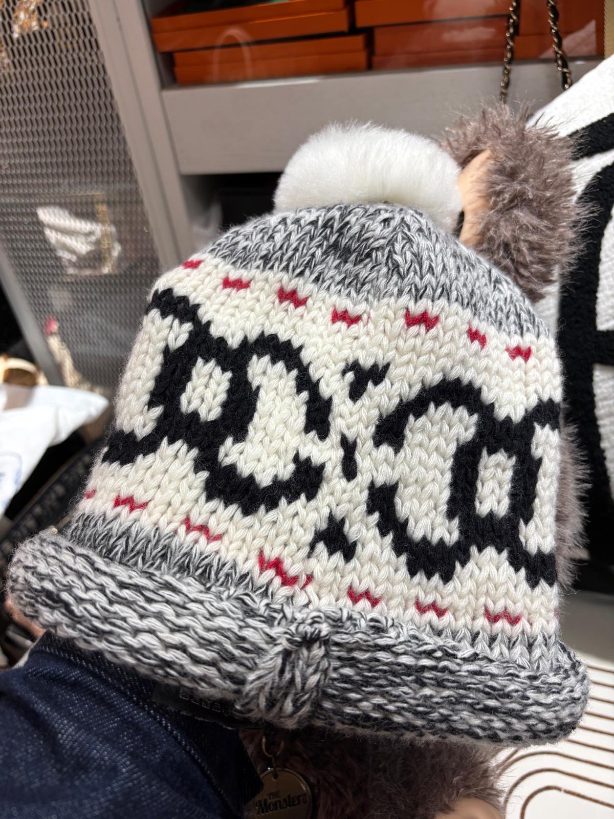 Chanel coco neige 冷帽 100%Authentic, 未使用品