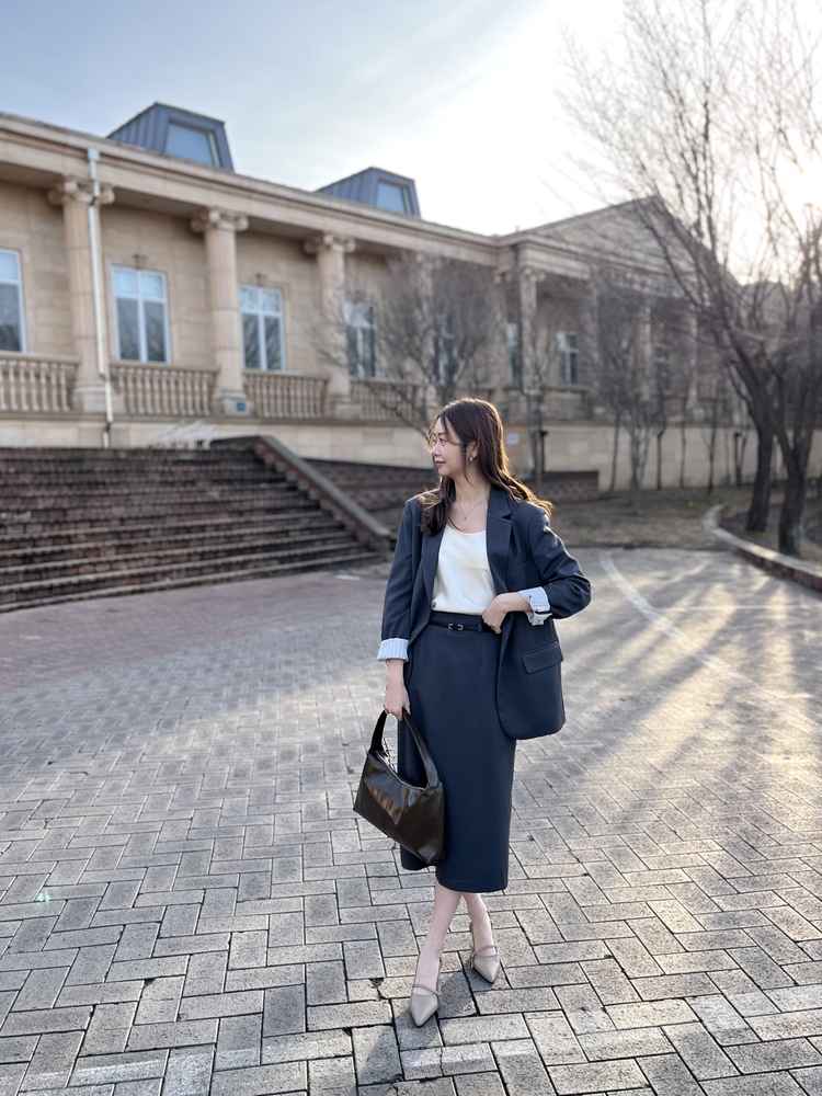 Atelier Belted Skirt (Charcoal)
