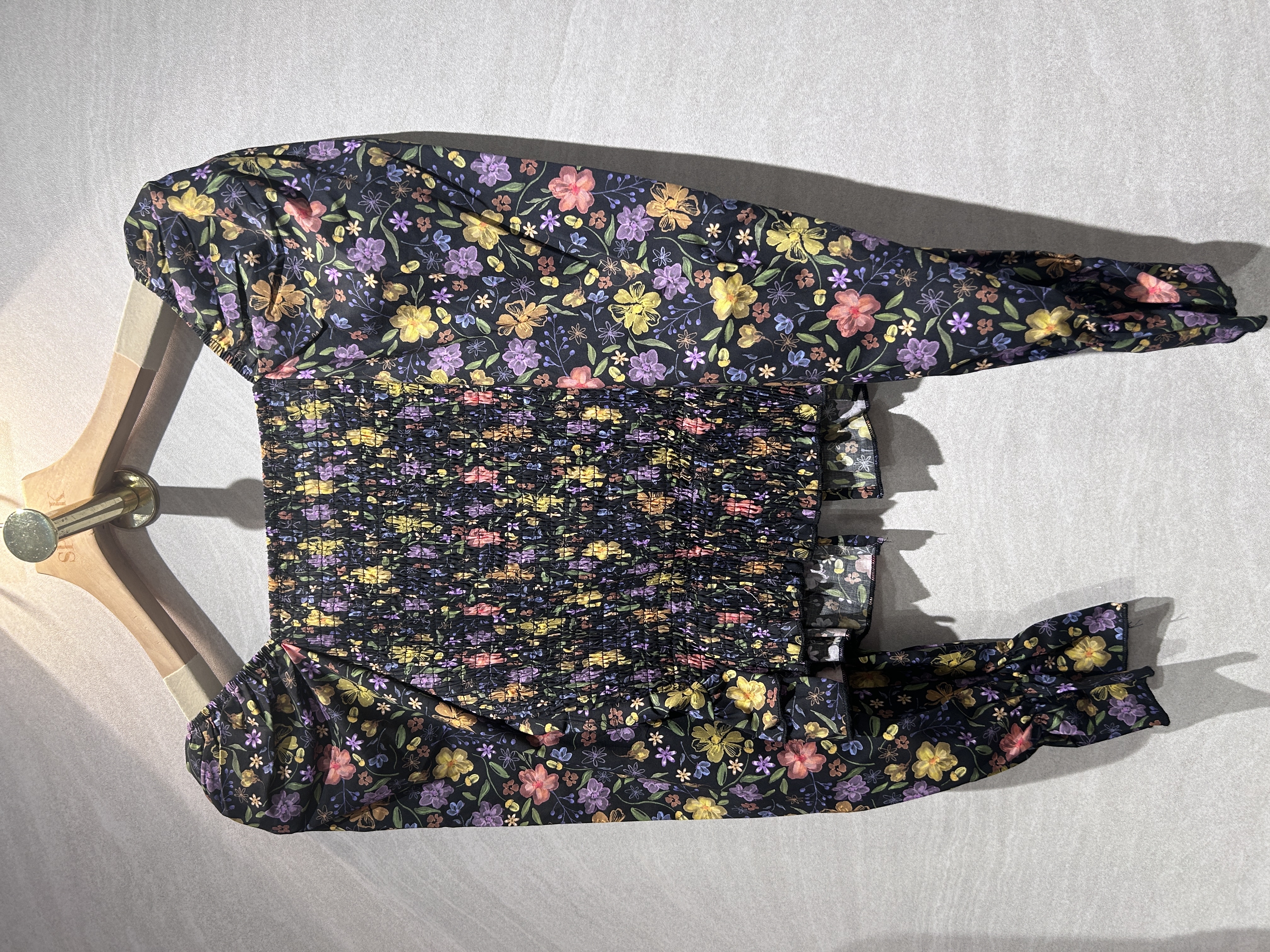 黑色手繪圖印花上衣